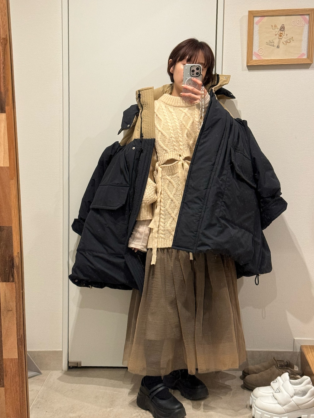 「春でも寒い、オトナカジュアル、ハニーミーハニー、HONEY MI HONEY、高橋愛、154cm、ZARA、厚底スニーカー」｜「HONEY MI HONEYのアイテム（ニット/セーター、ホワイト系）」を使った、高橋愛さん（レディース・154cm）の春コーディネートの2枚目の写真