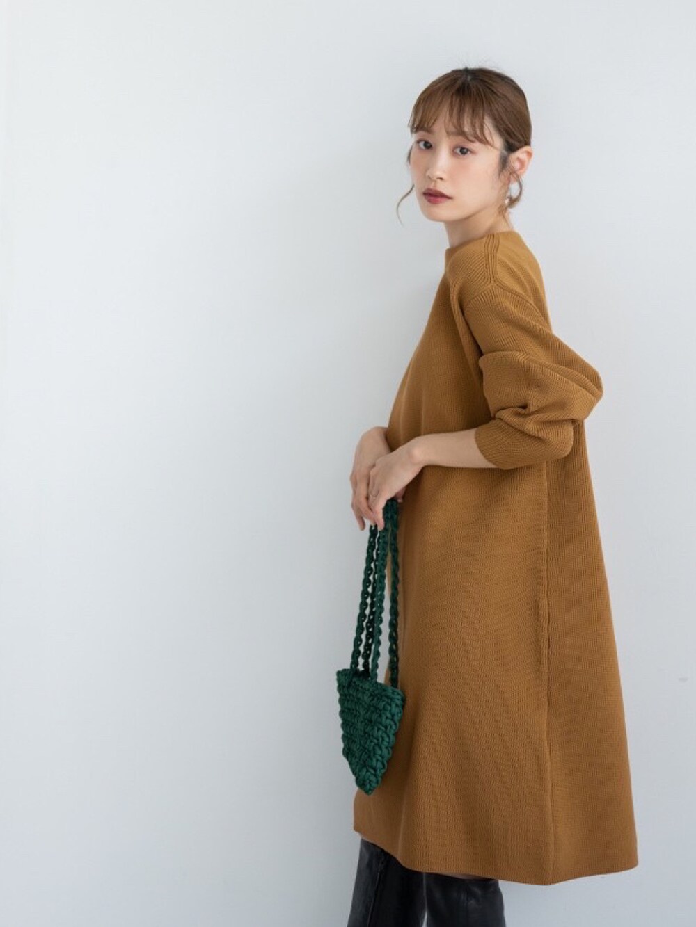 「秋ルック紹介するよ、秋のコーデ、秋、秋色、秋カラー、キレイめ、秋服、高橋愛コラボ、高橋愛、154cm、titivate」｜「titivateのアイテム（ワンピース/ドレス、ブラウン系）」を使った、高橋愛さん（レディース・154cm）の秋コーディネートの3枚目の写真