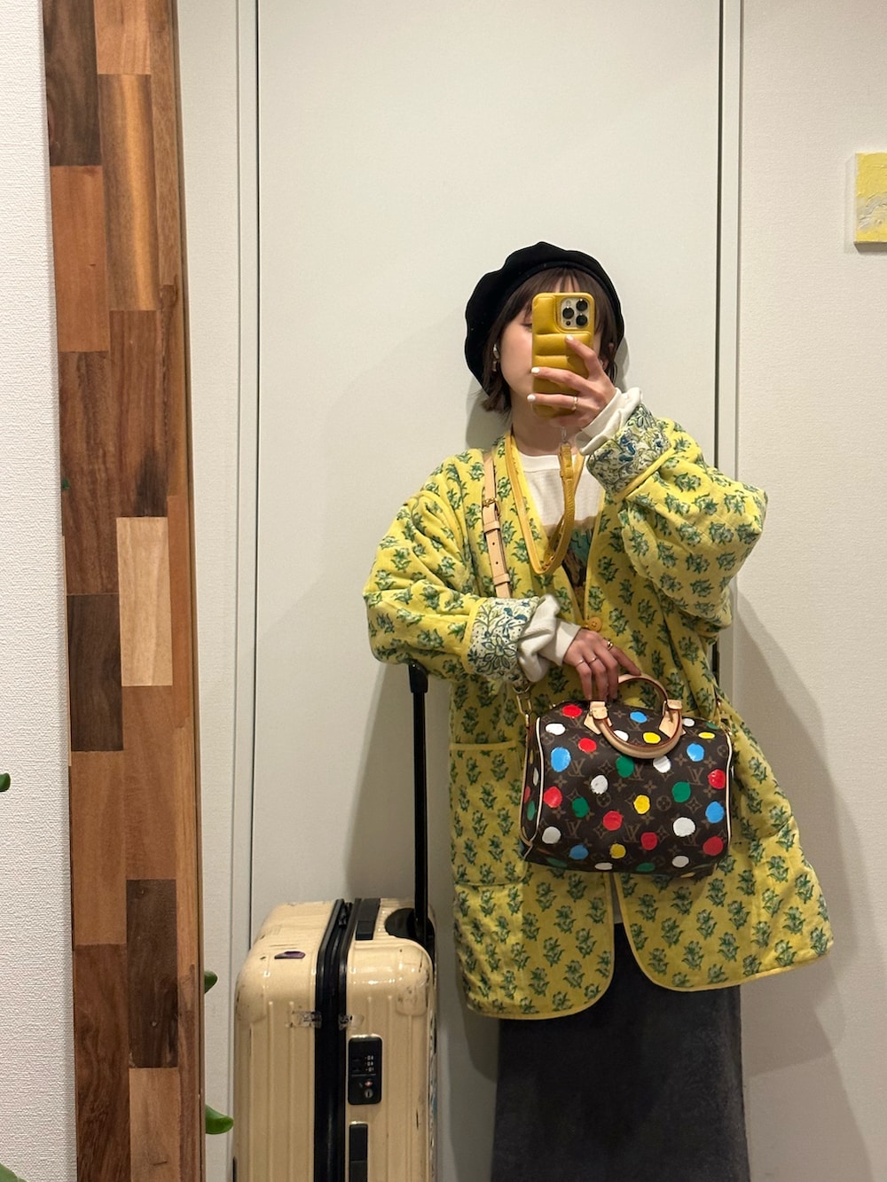 「春服デビュー宣言、春コーデ、ガラガラコーデ、ガラガラGO、高橋愛、154cm、きいろといえばわたし、FREAKS STORE、フリークスストア、フィーニー、草間彌生、LOUIS  VUITTON」｜「FREAK'S STOREのFreada/フリーダ インドリバーシブルキルトジャケット（ノーカラージャケット、イエロー系）」を使った、高橋愛さん（レディース・154cm）の春コーディネートの2枚目の写真