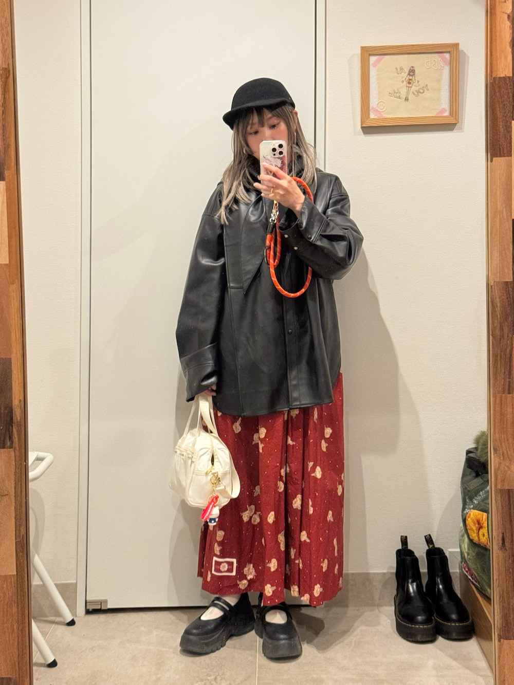 「春、エコレザー、IRENE、アイレネ、UNIQLO、UNIQLO C、高橋愛、メリージェーンスニーカー、ZARA、レスポートサック、レスポ、154cm」｜「PINK HOUSEのCarnation print long dress（ワンピース、レッド系）」を使った、高橋愛さん（レディース・154cm）の春コーディネートの2枚目の写真