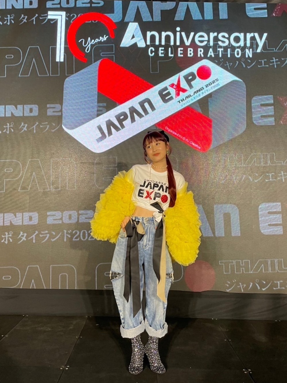 「チュール、selezza london、ロンドン、Maison Margiela、マルジェラ、デニム、ロールアップ、ZARA、ラインストーン、キラキラブーツ」｜「Selezza Londonのアイテム（ジャケット/アウター、イエロー系）」を使った、高橋愛さん（レディース・154cm）の冬コーディネートの2枚目の写真