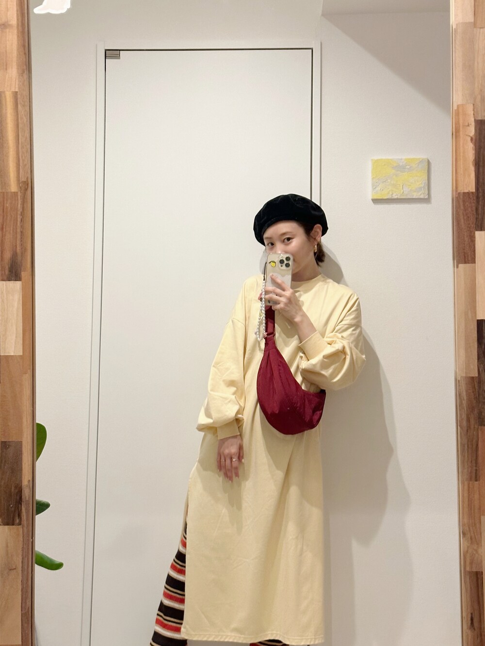 「ラクチンコーデ、シンプルスタイル、154cm、ボーダーニットパンツ、ニットパンツ、リブニットパンツ、UNIQLOマルニ、ユニクロマルニ、UNIQLO、MARNI、BOTTEGA VENETA、パドルブーツ、レインブーツ、バナナバック、HYKE」｜「BOTTEGA VENETAのアイテム（レインシューズ、ホワイト系）」を使った、高橋愛さん（レディース・154cm）の夏コーディネートの2枚目の写真