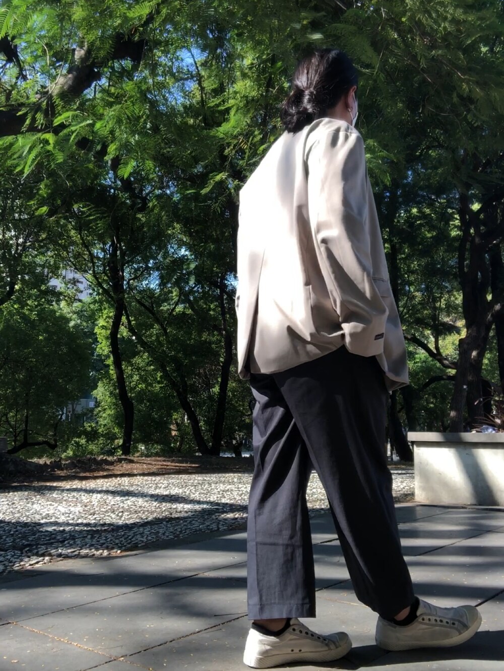 「賭俠、海珊、西裝外套」｜「Popureのアイテム（テーラードジャケット、ベージュ系）」を使った、徐納森．徐斯達 さん（メンズ・168cm）の秋コーディネートの3枚目の写真