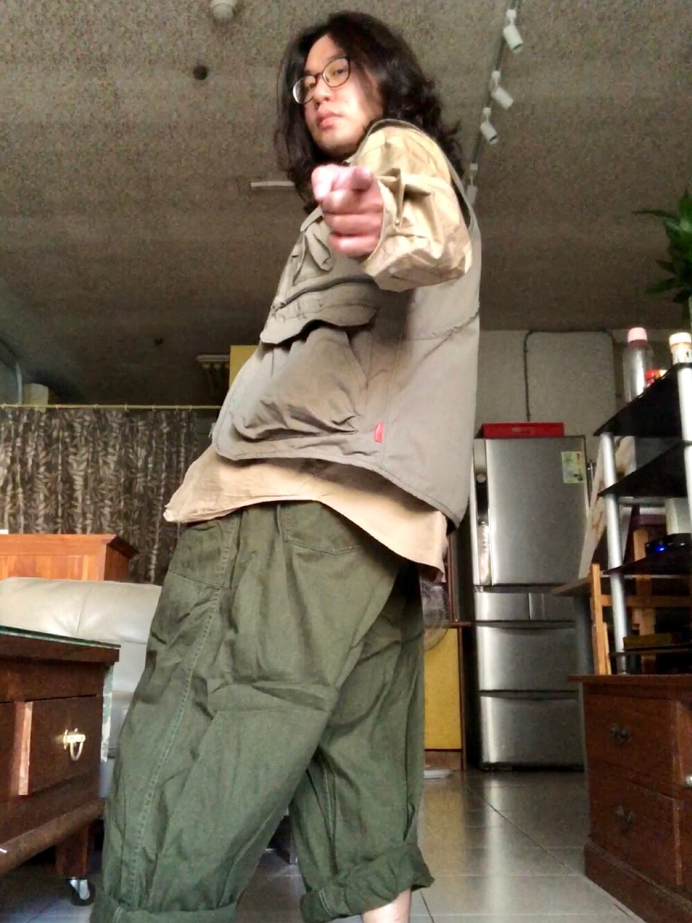 「COPのアイテム（ベスト、グリーン系）」を使った、徐納森．徐斯達 さん（メンズ・168cm）の秋コーディネートの4枚目の写真