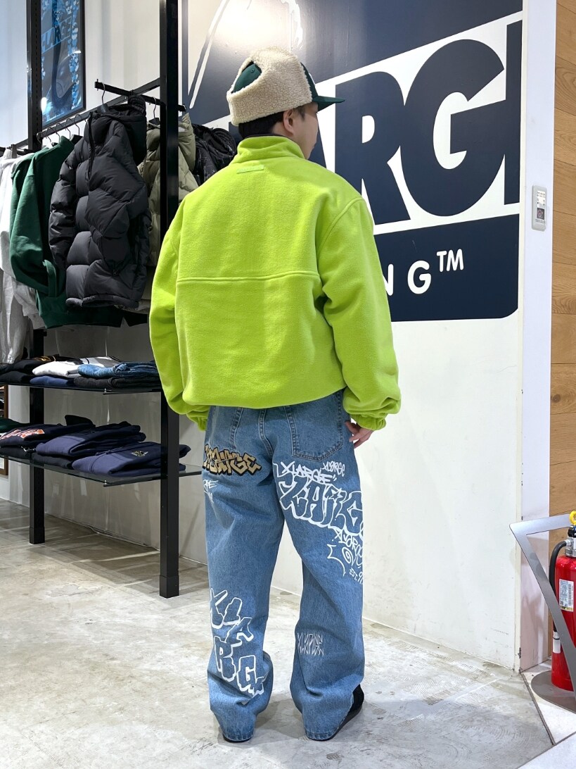 「タートルネック、ストリート、韓国ファッション、冬アウター、キャップ、アウター、休日スタイル、クリスマスに着たい服、マイベストコーデ2023、お出かけコーデ、XLARGE、秋冬コーデ、clarks、低身長コーデ、デニム」｜「XLARGEのREVERSIBLE HALF ZIP JACKET（ブルゾン、グリーン系）」を使った、RENTAさん（メンズ・160cm）の冬コーディネートの2枚目の写真