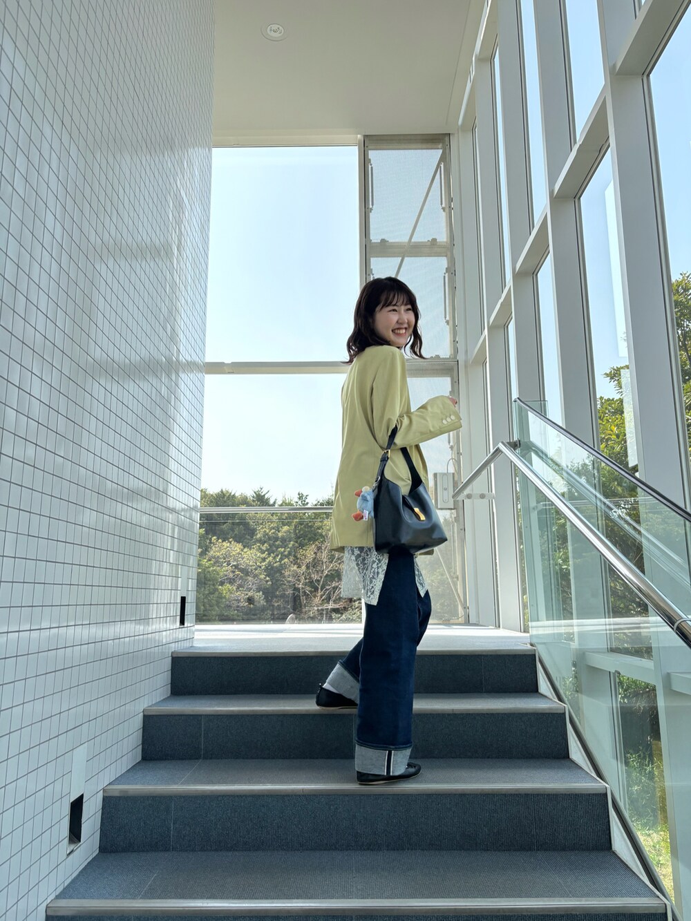 「VISのオーバーサイズシングルジャケット（テーラードジャケット、グリーン系）」を使った、みきさん（骨格ウェーブ・レディース・157cm）の春コーディネートの2枚目の写真