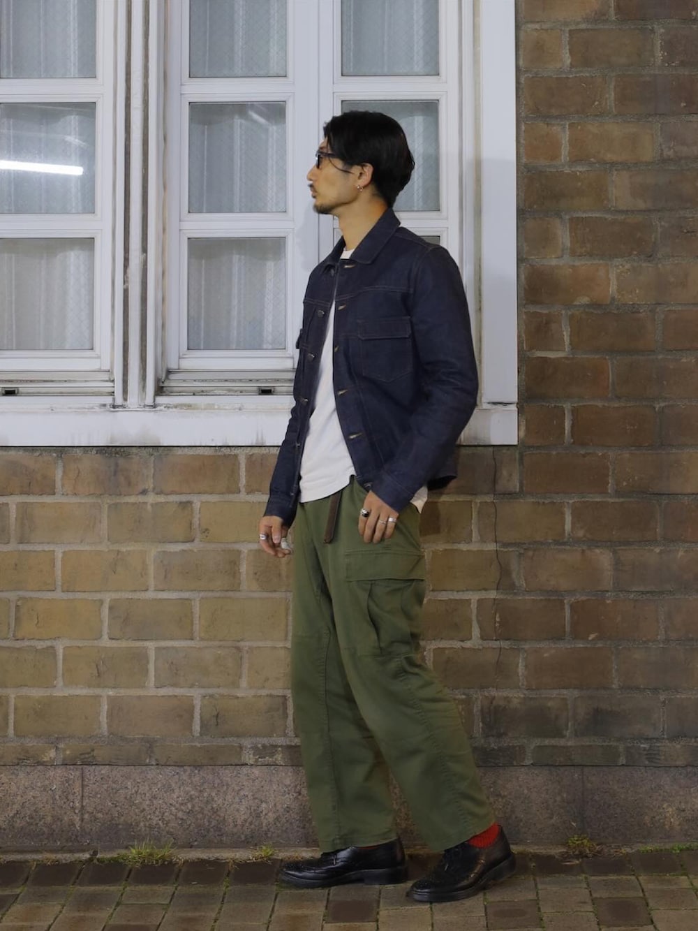 「春のNewスタイル、春服コーデ、メンズコーデ、デニムコーデ、メンズファッション、カーゴパンツ、古着コーデ」｜「JINSのアイテム（メガネ、ブラック系）」を使った、ショウタロウさん（メンズ・175cm）の春コーディネートの3枚目の写真