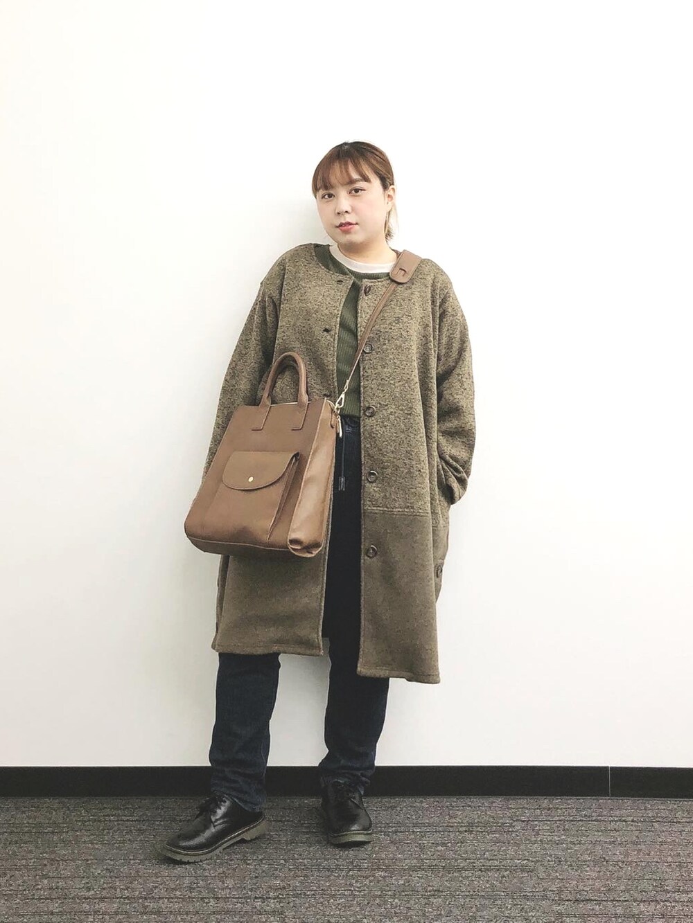 「大きいサイズ、プラスサイズ、ぽっちゃり、ぽっちゃりコーデ、３Ｌ、4L、ゴールドジャパン、ハッピーマリリン、しまむら、しまむらコーデ、しまパト、アベイル、Avail、ベージュコーデ、plussizefashion」｜「ゴールドジャパンのアイテム（ジャケット/アウター、ベージュ系）」を使った、ちか／プラスサイズモデルぽっちゃりコーデさん（レディース・157cm）の冬コーディネートの5枚目の写真