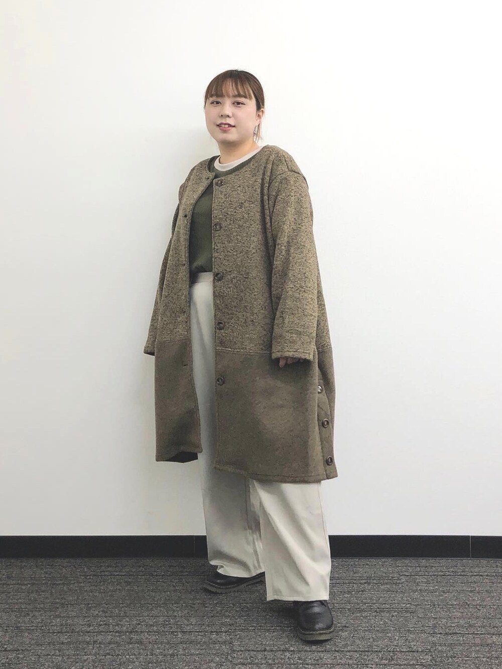 「大きいサイズ、ぽっちゃり、ぽっちゃりコーデ、プラスサイズ、plussize、plussizefashion、３Ｌ、4L、ゴールドジャパン、ハッピーマリリン、アベイル、Avail、白パンツ、ごきげんウィーク、韓国ファッション」｜「ゴールドジャパンのアイテム（ジャケット/アウター、ベージュ系）」を使った、ちか／プラスサイズモデルぽっちゃりコーデさん（レディース・157cm）の春コーディネートの5枚目の写真