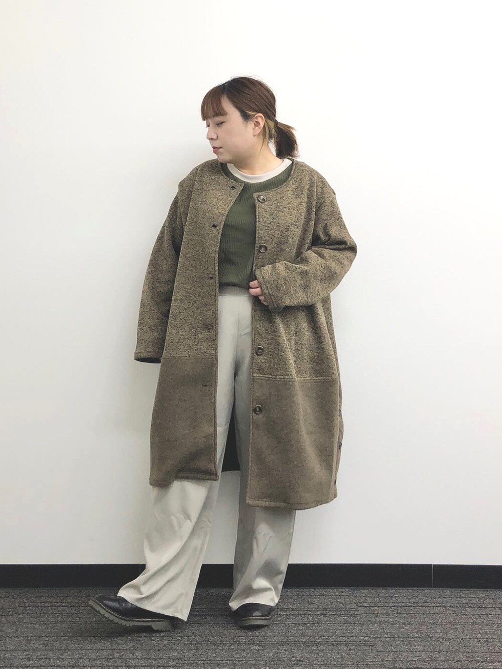 「大きいサイズ、ぽっちゃり、ぽっちゃりコーデ、プラスサイズ、plussize、plussizefashion、３Ｌ、4L、ゴールドジャパン、ハッピーマリリン、アベイル、Avail、白パンツ、ごきげんウィーク、韓国ファッション」｜「ゴールドジャパンのアイテム（ジャケット/アウター、ベージュ系）」を使った、ちか／プラスサイズモデルぽっちゃりコーデさん（レディース・157cm）の春コーディネートの3枚目の写真