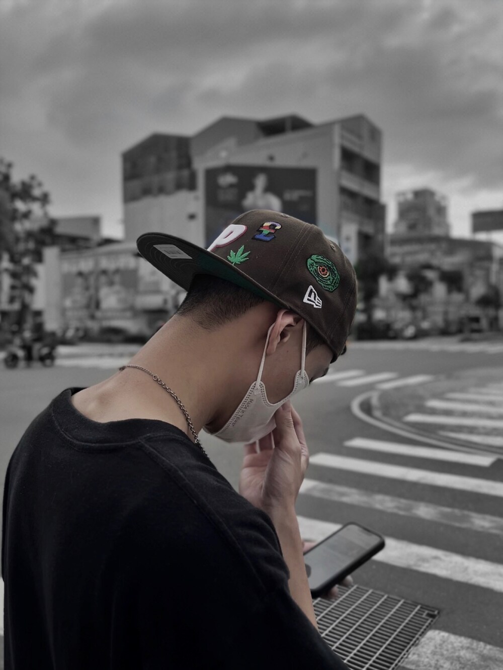 「palace、Cap 男」｜「PALACEのアイテム（帽子、ブラウン系）」を使った、shenbooooさん（メンズ・175cm）の秋コーディネートの2枚目の写真