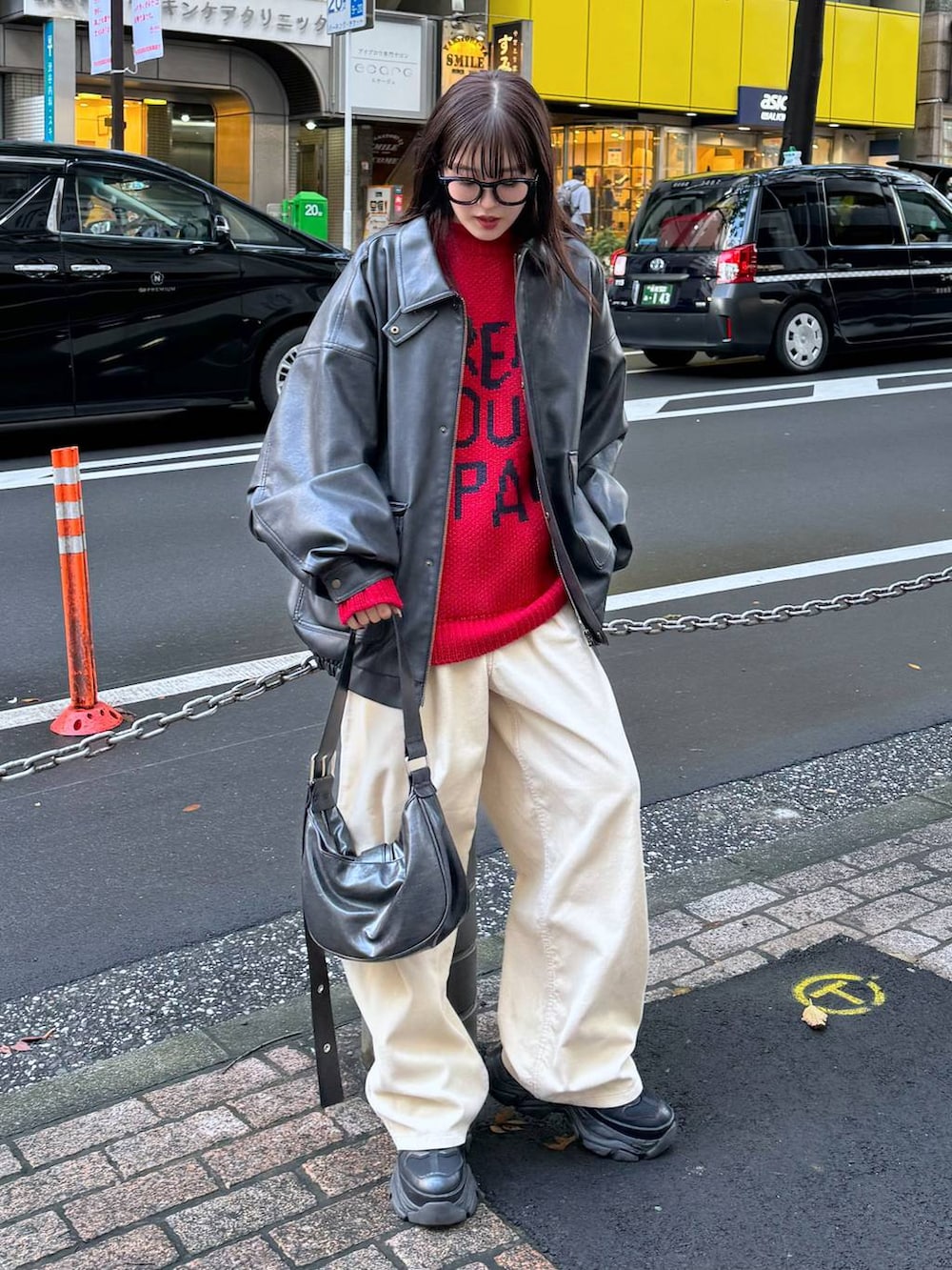 「ラフ、ストリート、カジュアル、個性派、韓国系、PAGEBOY、PBLIM、骨格ウェーブ_PAGEBOY、ブルベ夏_PAGEBOY、ソフトエレガント_PAGEBOY、ニット、秋コーデ、冬コーデ、クリスマス、メンズライク」｜「PBLIMのPBLIM/フェイクレザーブルゾン（ブルゾン、ブラック系）」を使った、サエさん（レディース・159cm）の秋コーディネートの2枚目の写真