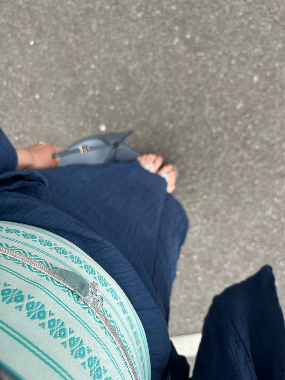 ブルー系の着物、ブルー系の着物、その他の和装小物を着用したレディースの夏コーディネートの2枚目の写真