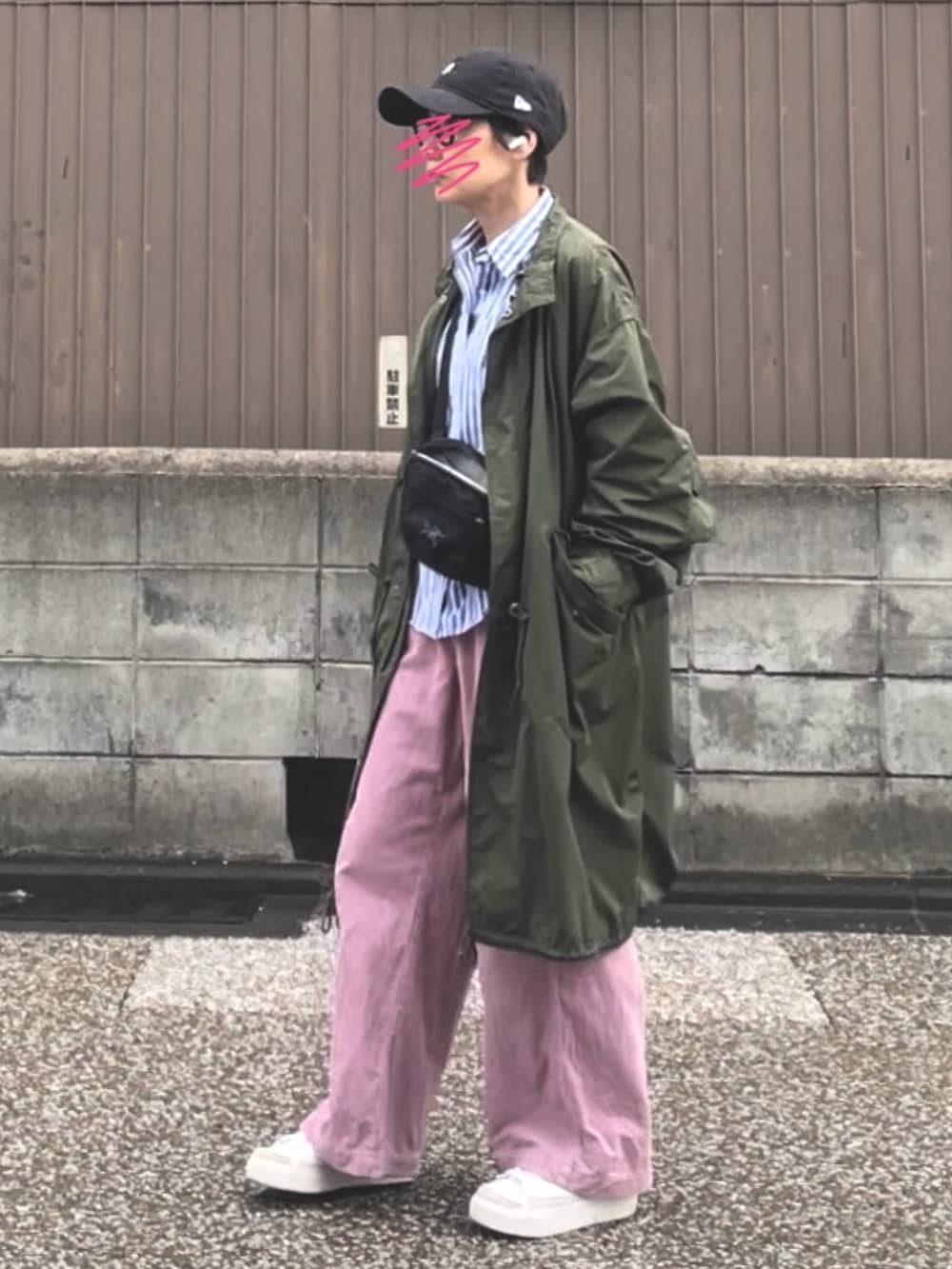 「ファッションを楽しもう、秋服コーデ、休日スタイル、おしゃれさんと繋がりたい、プチプラコーデ、ピンクパンツ、コーデュロイ、シャツスタイル、骨格ストレート、キャップ、アークテリクス、低身長、40代ファッション」｜「coenの【ユニセックス】［洗える］撥水M-65TYPE モッズコート（WEB限定カラー）（モッズコート、グリーン系）」を使った、MAKIさん（骨格ストレート・レディース・154cm）の秋コーディネートの2枚目の写真