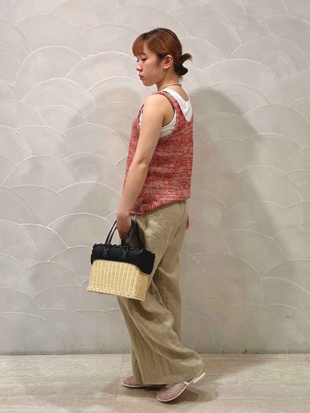 「きれいめカジュアル、URBANRESEARCH、サンダル、夏コーデ、かごバッグ、レイヤードコーデ、avacation、シルバーネックレス、暑い、sapirbachar、夏カラーコーデ、リネン着こなし術、トレンドシアーアイテム、洒落見えイージーパンツ×サンダル」|「Jugaad14のjugaad 14 OCEAN CLEAR dark green(メガネ、グレー系)」を使った、ayane nishiさん(レディース・155cm)の夏コーディネートの3枚目の写真