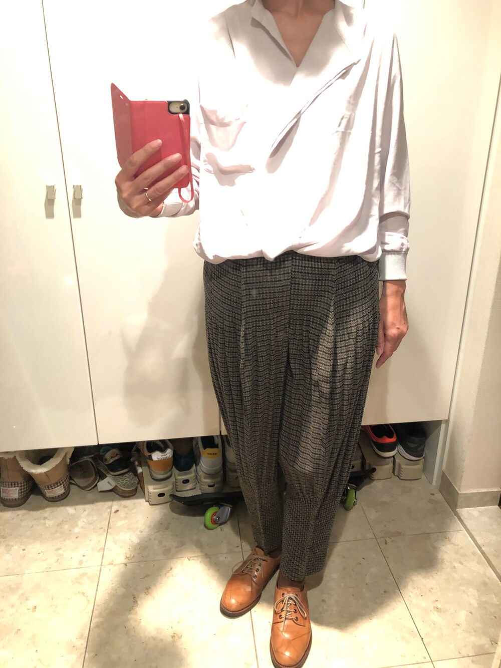 「ツイードパンツ、オムプリッセイッセイミヤケ、秋のコーデ」｜「DOUBLE STANDARD CLOTHINGのアイテム（シャツ/ブラウス、ホワイト系）」を使った、popotanさん（レディース・162cm）の秋コーディネートの2枚目の写真