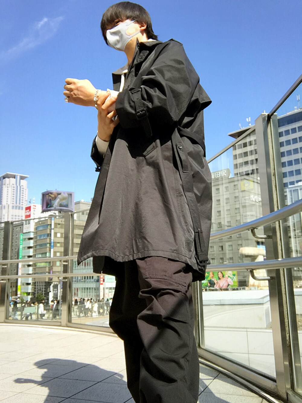 「beautiful people、GU」｜「beautiful peopleのアイテム（トレンチコート、ブラック系）」を使った、ゅ ぅ  さん（メンズ・180cm）の秋コーディネートの4枚目の写真