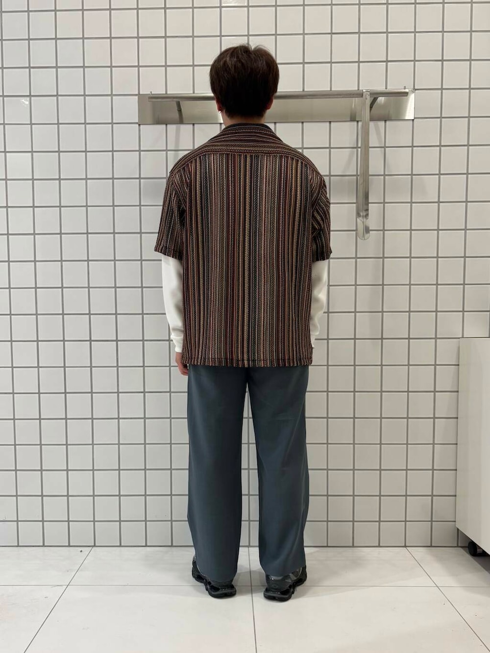 「ワイドパンツ、カジュアルコーデ、ロンT、レイヤード、オープンカラー、低身長、春コーデ、senseofplace、リネン、夏コーデ、リネンライク、レースシャツ、私のイチ推しブランド、初夏のお出掛けコーデ」|「SENSE OF PLACE by URBAN RESEARCHの『ユニセックス』シシュウダンボールポンチロングスリーブTシャツ(Tシャツ/カットソー、ホワイト系)」を使った、shinshinさん(メンズ・166cm)の春コーディネートの3枚目の写真