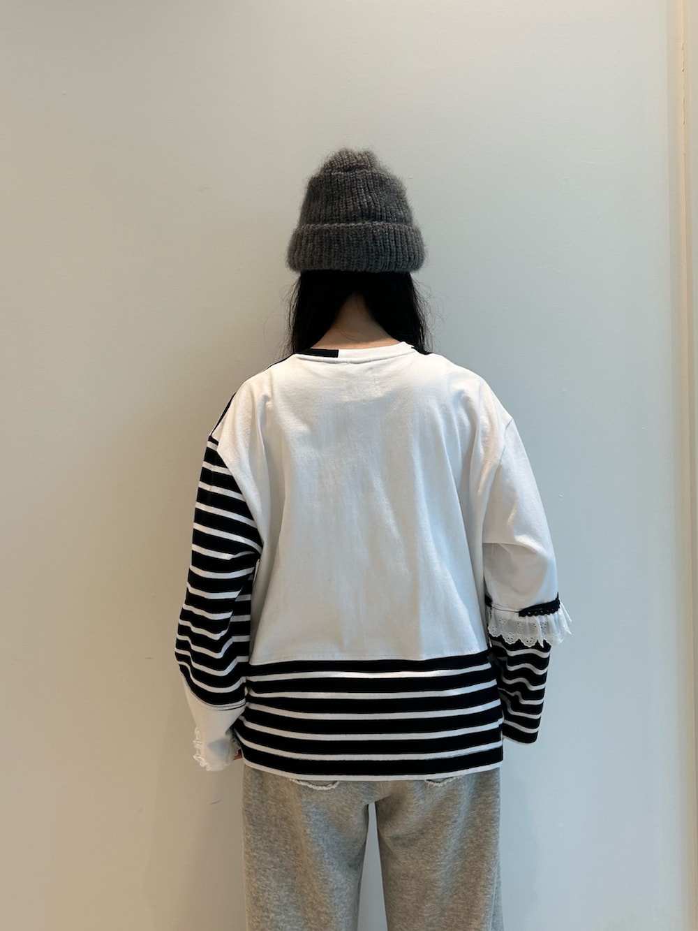 「maturelyのmaturely / ワイド フレア ジャージー パンツ（その他パンツ、グレー系）」を使った、黒田 彩乃さん（レディース・153cm）の秋コーディネートの5枚目の写真