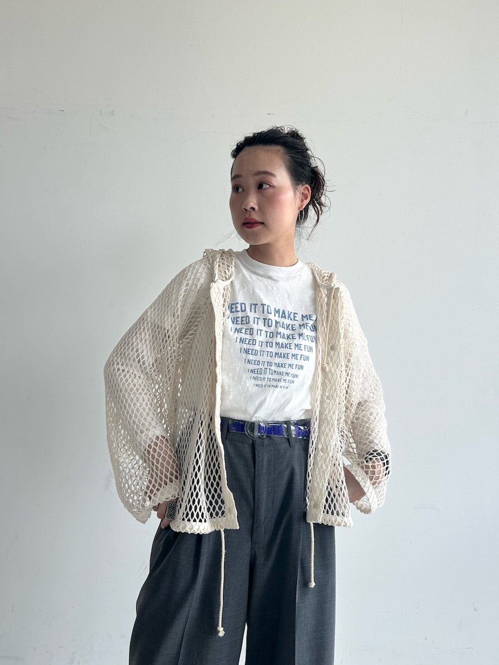 黒田 彩乃さんの「ライン メッセージ Tシャツ（BEAMS BOY）」を使ったコーディネートの6枚目の写真