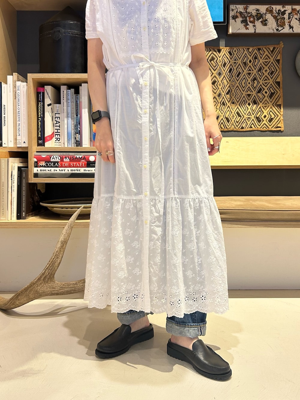 「夏、夏コーデ、ワンピース、ワンピーススタイル、セット、カットワーク、カットワークレース、デニム、サンダル、低身長、低身長コーデ、いいね、save、フォローお願いします🤑」｜「BEAMS BOYのカットワーク ノースリーブ ワンピース（ワンピース、ホワイト系）」を使った、黒田 彩乃さん（骨格ストレート・レディース・153cm）の夏コーディネートの8枚目の写真
