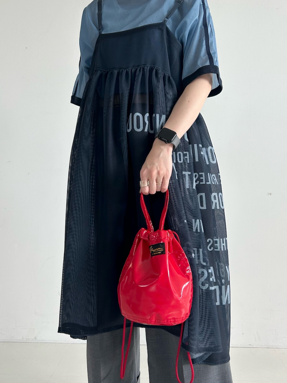 「いいね、save、フォローお願いします🤑、低身長、低身長コーデ、Tシャツ、ワンピース、ワンピーススタイル」｜「BEAMS BOYのポリエステル ウール トロピカル ワイド パンツ（スラックス、グレー系）」を使った、黒田 彩乃さん（骨格ストレート・レディース・153cm）の春コーディネートの7枚目の写真
