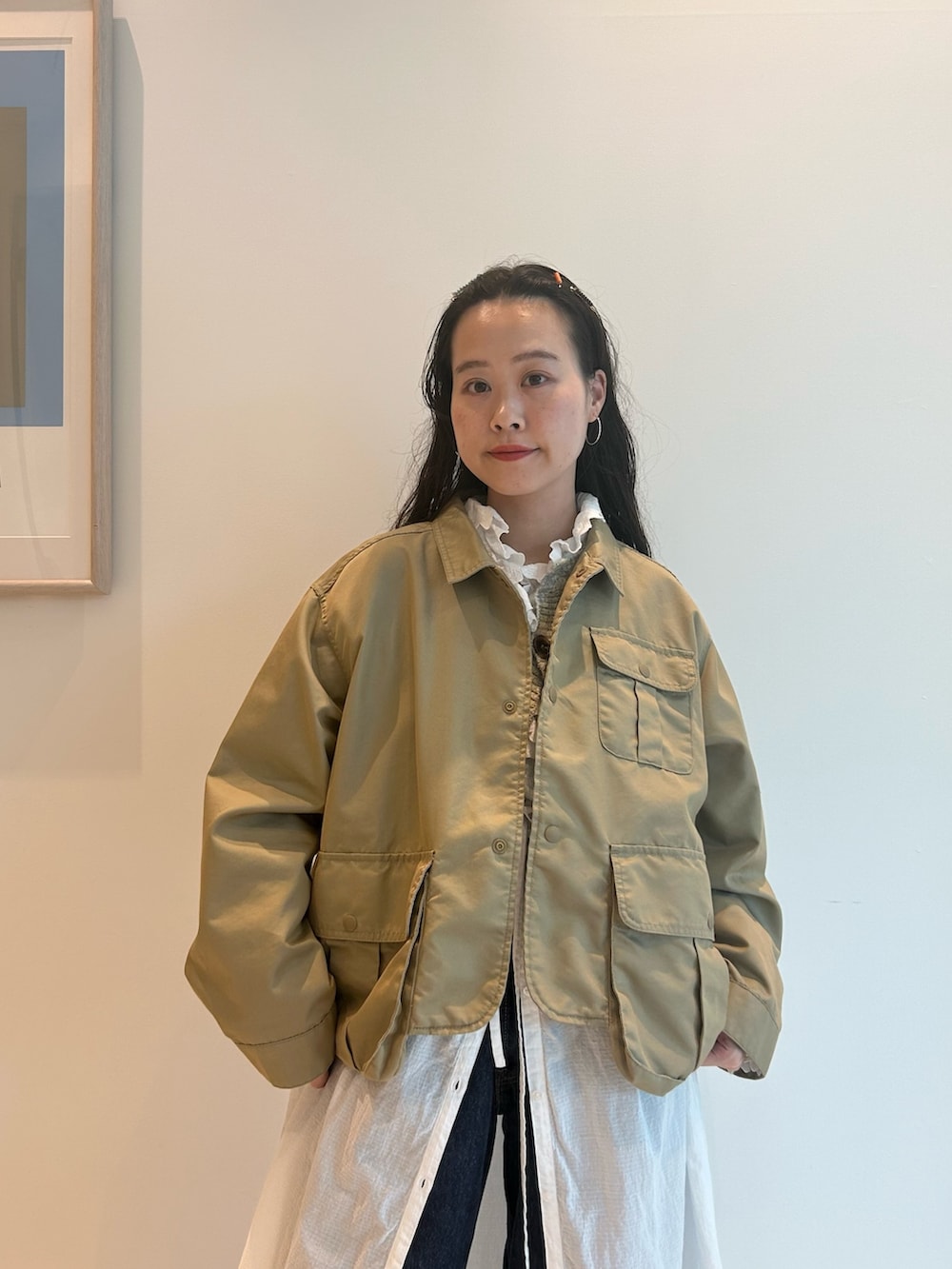 「フィッシングジャケット、ジャケット、ブルゾン、ニット、ワンピース、ワンピーススタイル、レイヤード、レイヤードスタイル、低身長、低身長コーデ、いいね、save、フォローお願いします🤑」｜「BEAMS BOYのシャンブレー ギャバ ショート フィッシング ジャケット（ミリタリージャケット、ベージュ系）」を使った、黒田 彩乃さん（骨格ストレート・レディース・153cm）の夏コーディネートの3枚目の写真