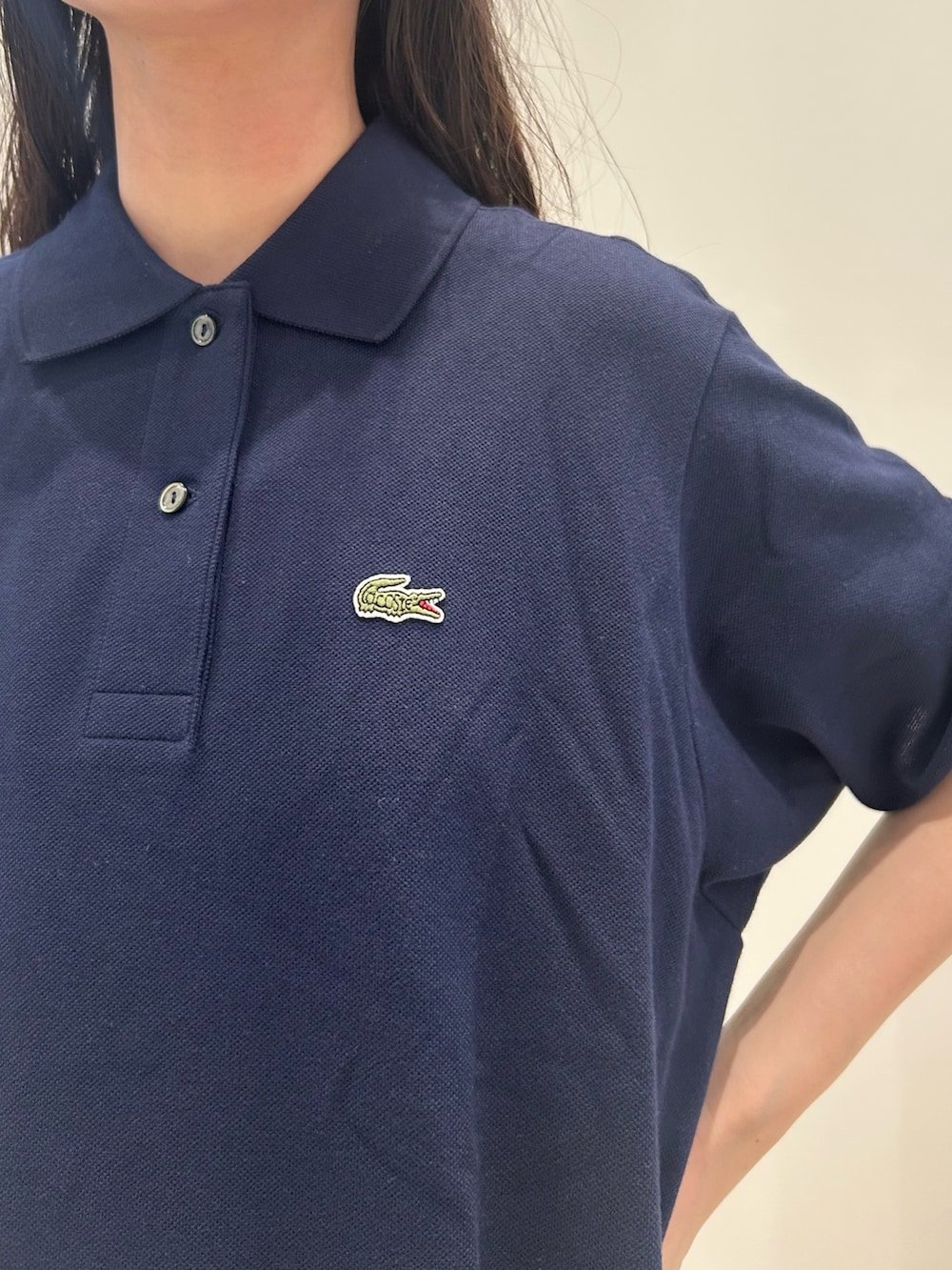 「アークテリクス、ワンピース、ワンピーススタイル、ラコステ、ラコステ(LACOSTE)、バックパック、バックパック/リュック、夏、夏コーデ、いいね、save、フォローお願いします🤑、低身長、低身長コーデ」｜「LACOSTEの【別注】LACOSTE / ロング ピケ ドレス（ワンピース、ブルー系）」を使った、黒田 彩乃さん（骨格ストレート・レディース・153cm）の春コーディネートの6枚目の写真