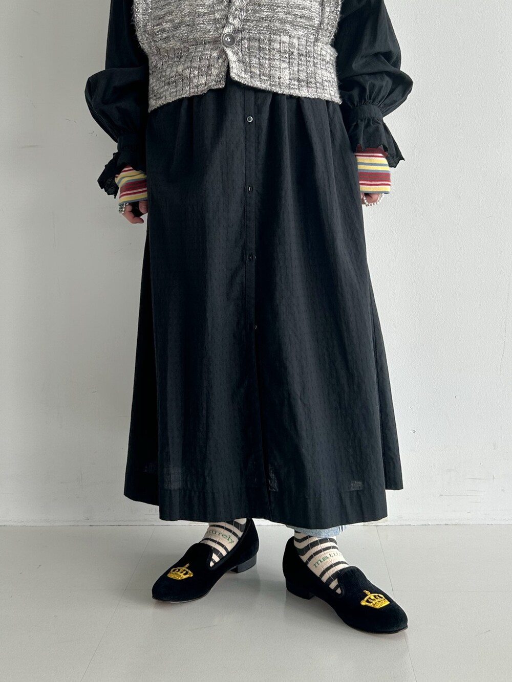 「いいね、save、フォローお願いします🤑、レイヤードスタイル、ワンピース、ベスト、低身長」｜「BEAMS BOYのカスリ ベスト（ベスト、グレー系）」を使った、黒田 彩乃さん（レディース・153cm）の夏コーディネートの5枚目の写真