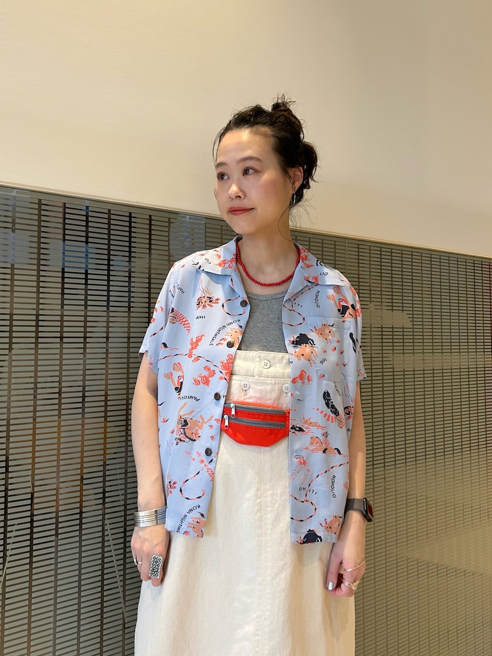「春色、シャツスタイル、春服、いいね、save、フォローお願いします🤑、低身長、低身長コーデ、アロハシャツ、マリンコーデ」｜「BEAMS BOYのコットン ツイル マリン ワンピース（ワンピース、ベージュ系）」を使った、黒田 彩乃さん（骨格ストレート・レディース・153cm）の春コーディネートの7枚目の写真