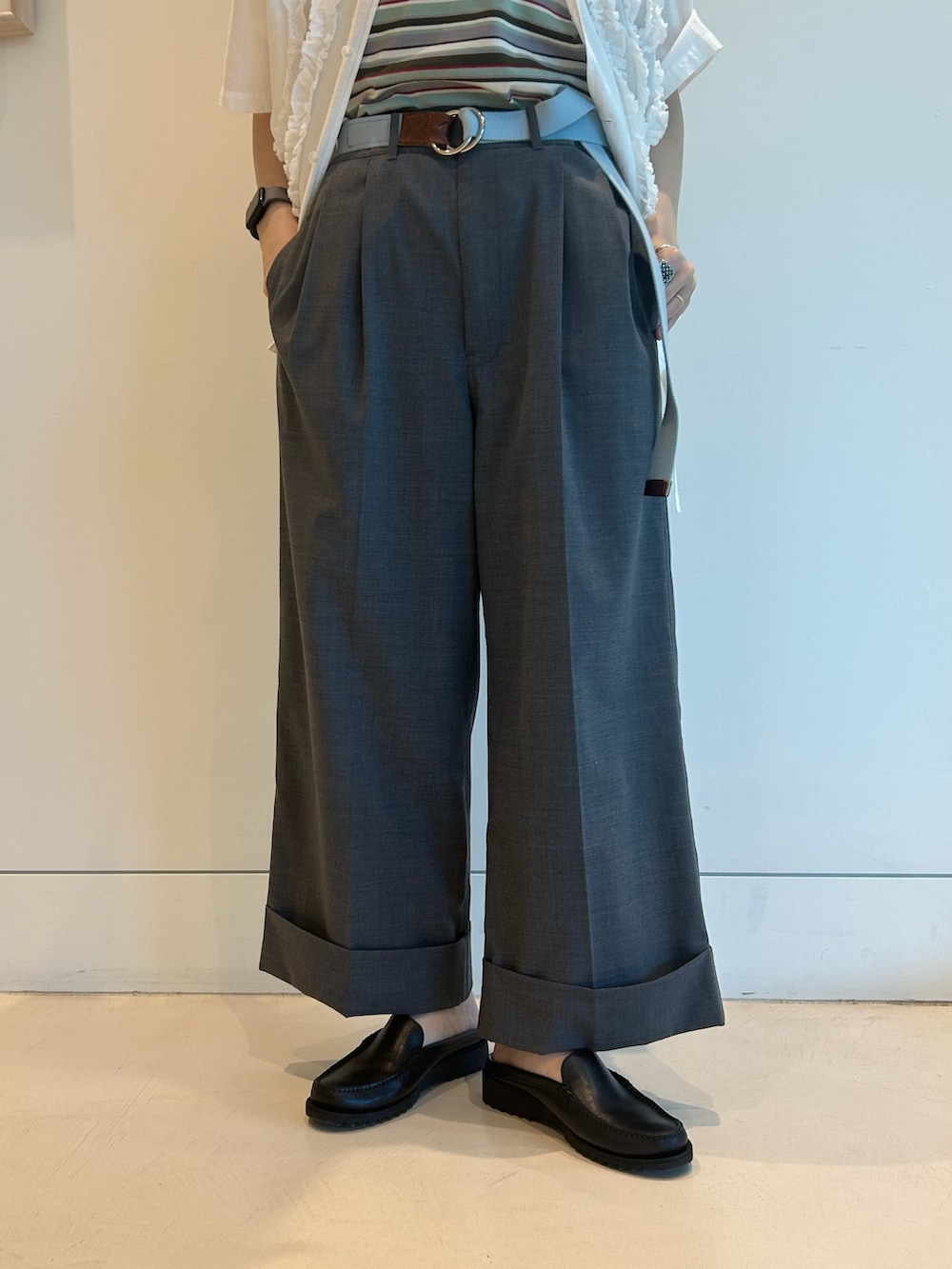 「シャツ、シャツスタイル、ブラウス、スラックス、タンクトップ、ボーダー、ボーダートップス、いいね、save、フォローお願いします🤑、低身長、低身長コーデ」｜「BEAMS BOYのマルチボーダー タンクトップ（Tシャツ/カットソー、グリーン系）」を使った、黒田 彩乃さん（骨格ストレート・レディース・153cm）の夏コーディネートの7枚目の写真
