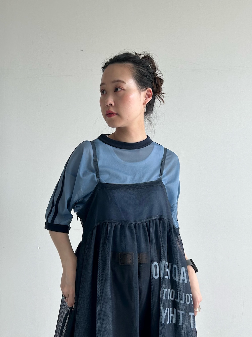 「いいね、save、フォローお願いします🤑、低身長、低身長コーデ、Tシャツ、ワンピース、ワンピーススタイル」｜「BEAMS BOYのポリエステル ウール トロピカル ワイド パンツ（スラックス、グレー系）」を使った、黒田 彩乃さん（骨格ストレート・レディース・153cm）の春コーディネートの4枚目の写真