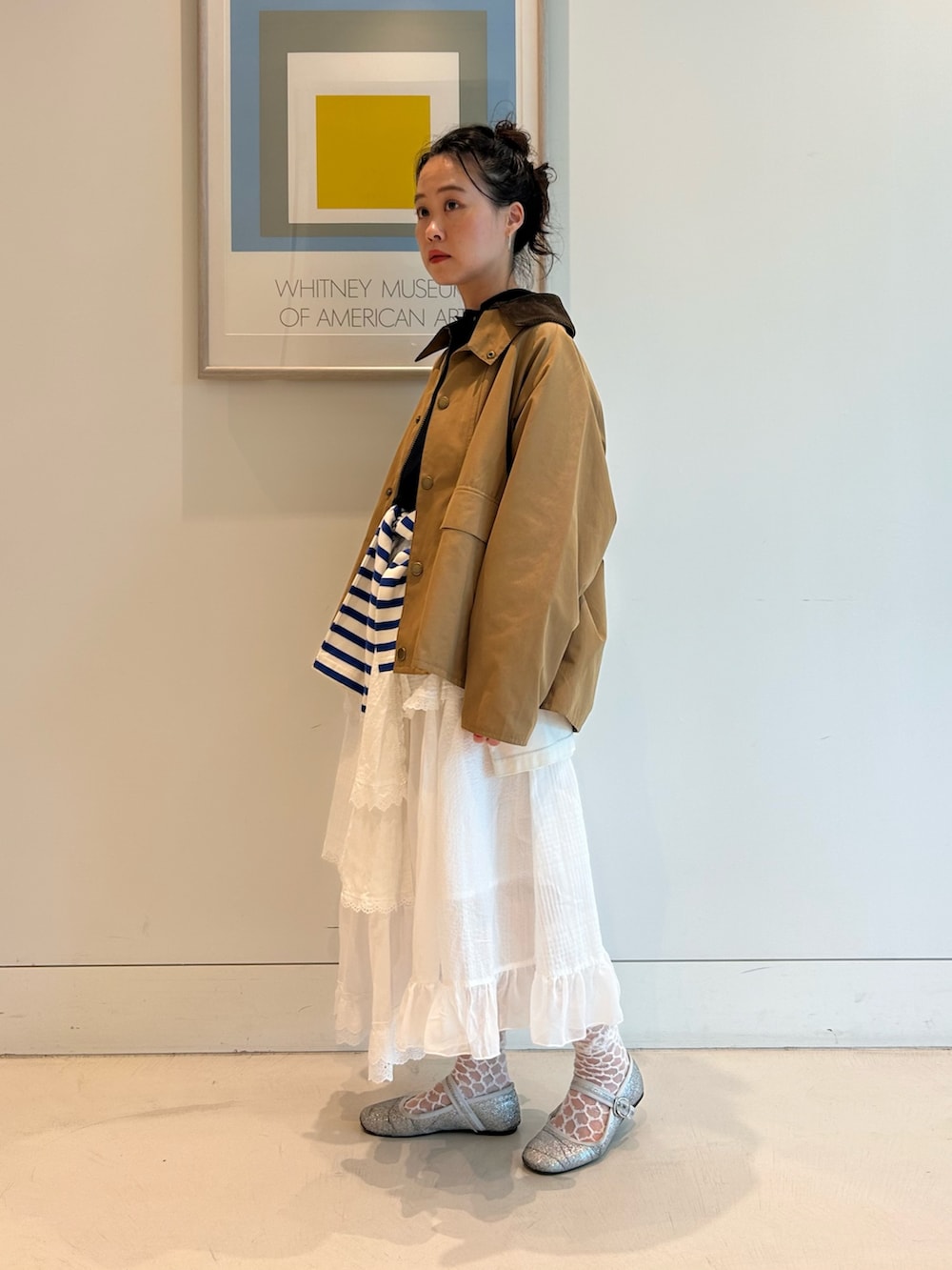 「barbour、ジャケット、ジャケットスタイル、Lacoste、LACOSTE、Torito、ティアードスカート、いいね、save、フォローお願いします🤑、低身長、低身長コーデ」｜「Barbourの【別注】Barbour / Thornbury Jacket（ブルゾン、ベージュ系）」を使った、黒田 彩乃さん（骨格ストレート・レディース・153cm）の秋コーディネートの2枚目の写真