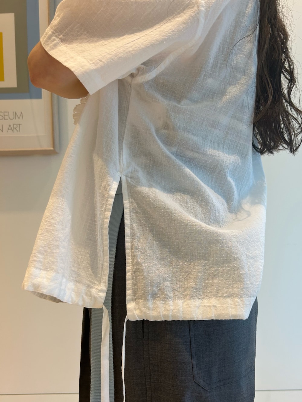 「シャツ、シャツスタイル、ブラウス、スラックス、タンクトップ、ボーダー、ボーダートップス、いいね、save、フォローお願いします🤑、低身長、低身長コーデ」｜「BEAMS BOYのマルチボーダー タンクトップ（Tシャツ/カットソー、グリーン系）」を使った、黒田 彩乃さん（骨格ストレート・レディース・153cm）の夏コーディネートの5枚目の写真