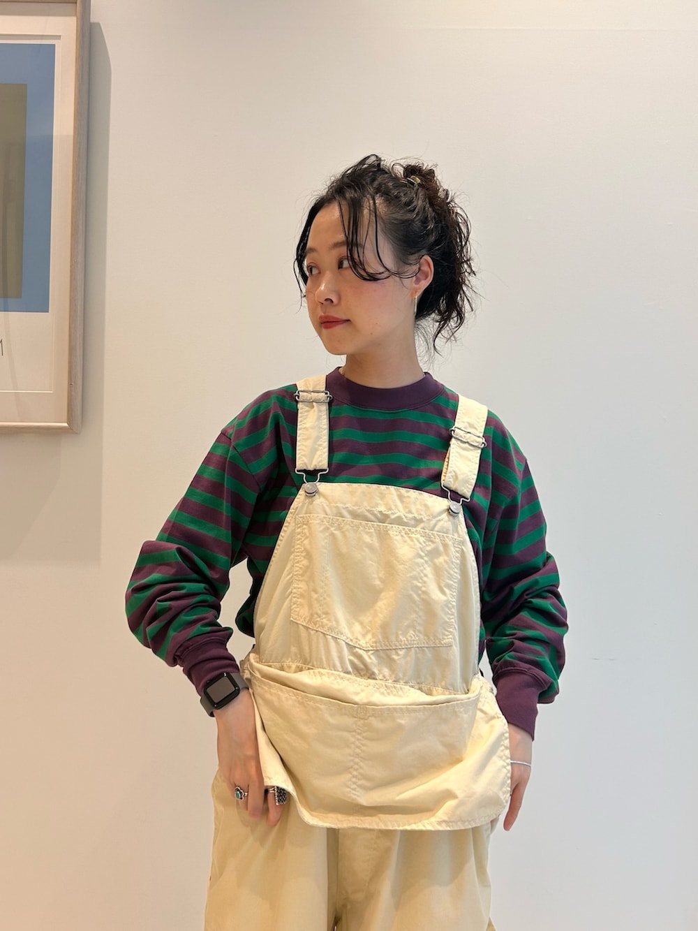 「オーバーオール、ボーダー、ロンT、いいね、save、フォローお願いします🤑、低身長、低身長コーデ」｜「BEAMS BOYのエプロン オーバーオール（サロペット/オーバーオール、ホワイト系）」を使った、黒田 彩乃さん（骨格ストレート・レディース・153cm）の夏コーディネートの4枚目の写真