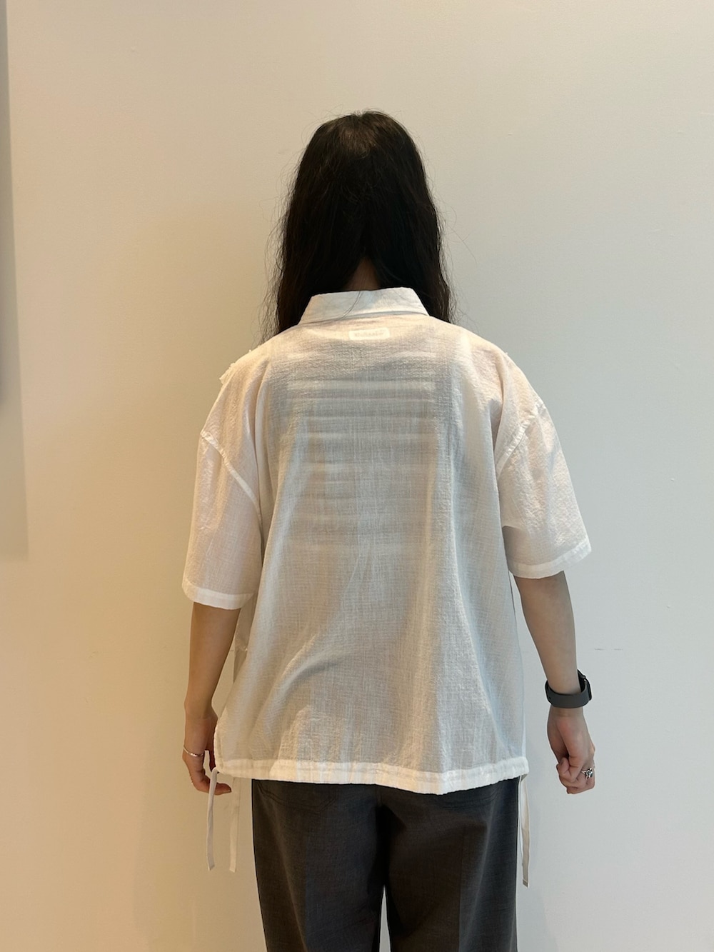 「シャツ、シャツスタイル、ブラウス、スラックス、タンクトップ、ボーダー、ボーダートップス、いいね、save、フォローお願いします🤑、低身長、低身長コーデ」｜「BEAMS BOYのマルチボーダー タンクトップ（Tシャツ/カットソー、グリーン系）」を使った、黒田 彩乃さん（骨格ストレート・レディース・153cm）の夏コーディネートの4枚目の写真