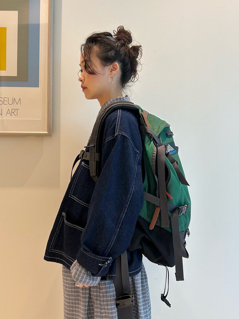 「GREGORY、Gregory、リュック、バックパック、ワンピース、デニムジャケット、チノパン、いいね、save、フォローお願いします🤑、低身長、低身長コーデ」｜「GREGORYの【別注】GREGORY / VINTAGE DAY AND A HALF（バックパック/リュック、グリーン系）」を使った、黒田 彩乃さん（骨格ストレート・レディース・153cm）の夏コーディネートの4枚目の写真