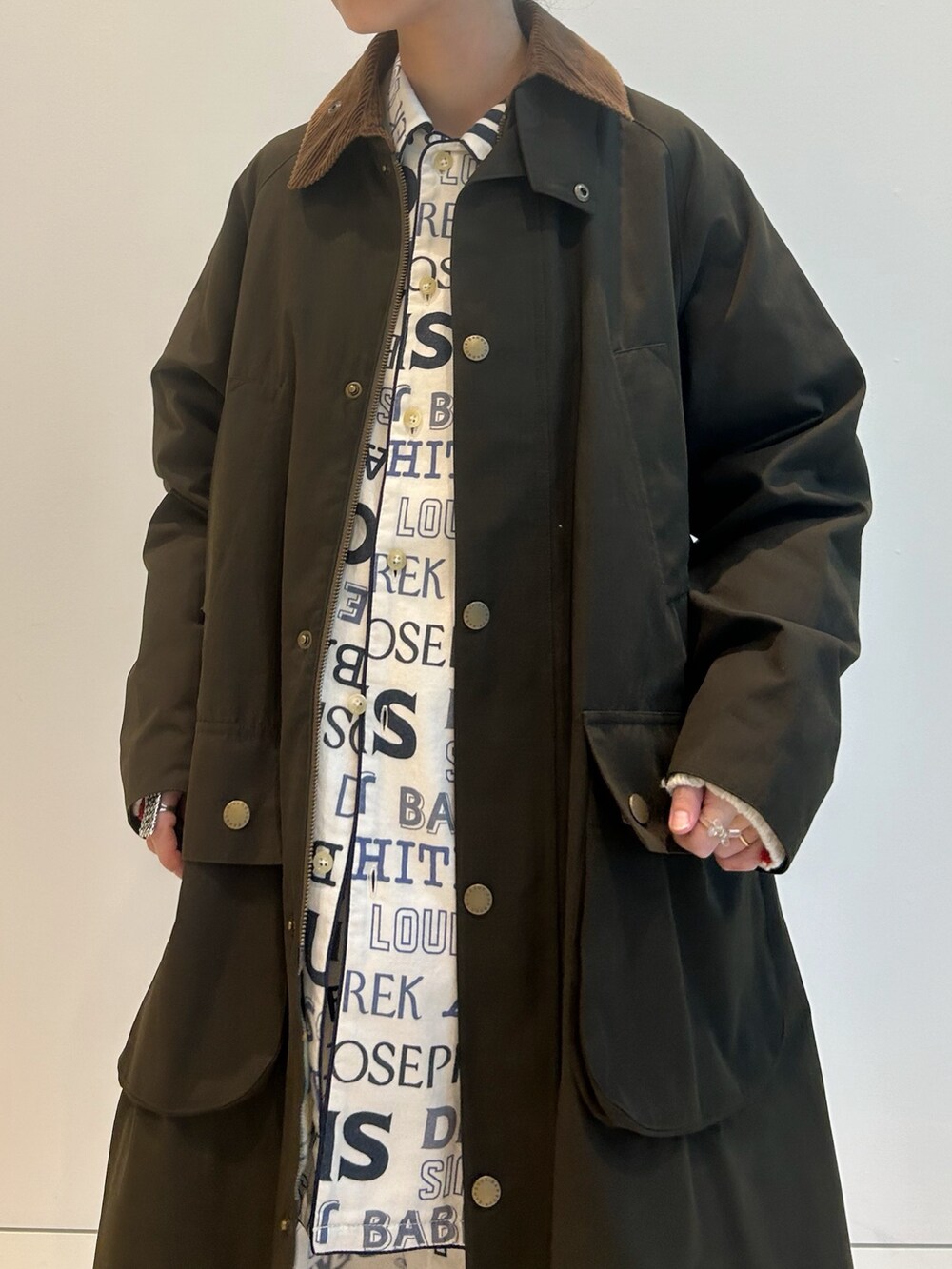 「いいね、save、フォローお願いします🤑、低身長、barbour、コート、セットアップ、ロングコート」｜「BEAMS BOYのBarbour × BEAMS BOY / 別注 Balvenie Jacket 24AW（その他アウター、グリーン系）」を使った、黒田 彩乃さん（レディース・153cm）の秋コーディネートの9枚目の写真
