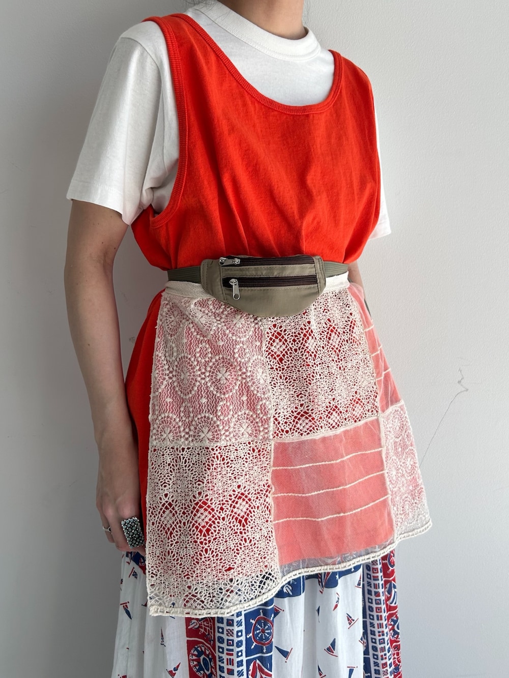 「ローファー、G.H.BASS、いいね、save、フォローお願いします🤑、低身長、低身長コーデ、Tシャツ、タンクトップ、ティアードスカート」｜「G.H.BASSの【別注】G.H.Bass / スエード ローファー（ローファー、ブルー系）」を使った、黒田 彩乃さん（レディース・153cm）の冬コーディネートの6枚目の写真