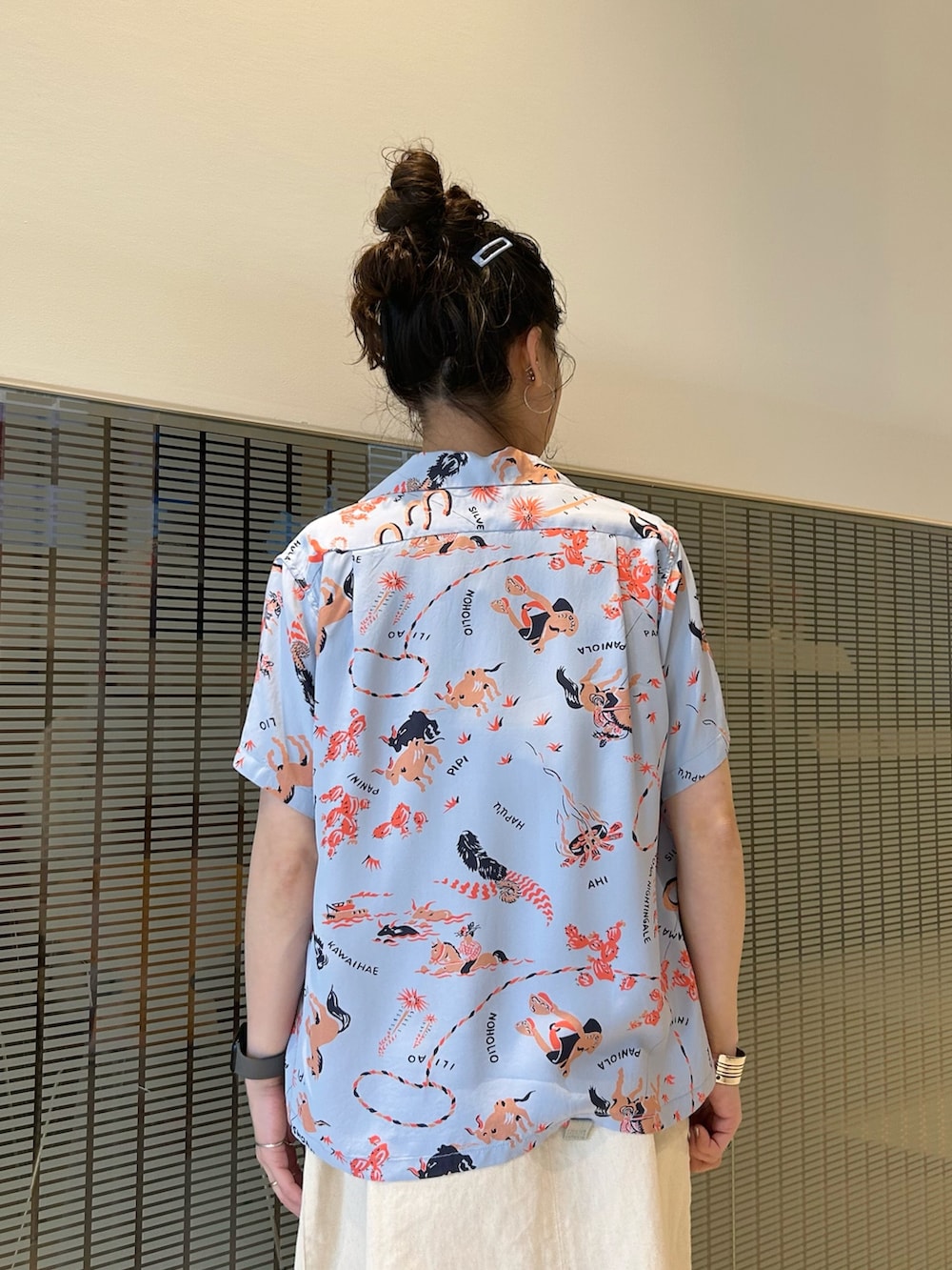「春色、シャツスタイル、春服、いいね、save、フォローお願いします🤑、低身長、低身長コーデ、アロハシャツ、マリンコーデ」｜「BEAMS BOYのコットン ツイル マリン ワンピース（ワンピース、ベージュ系）」を使った、黒田 彩乃さん（骨格ストレート・レディース・153cm）の春コーディネートの8枚目の写真