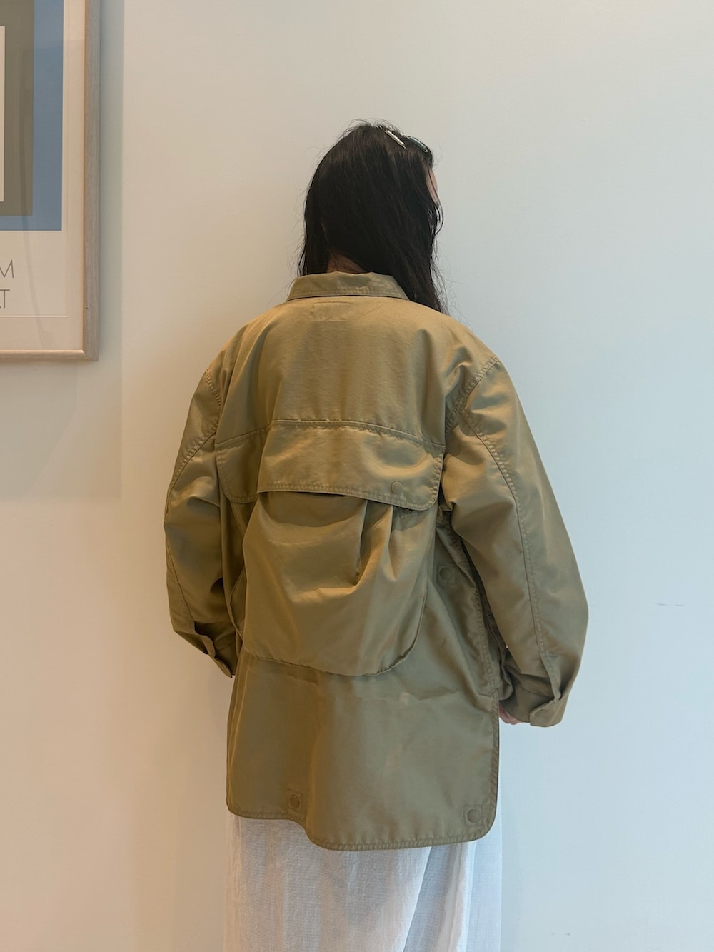 「フィッシングジャケット、ジャケット、ブルゾン、ニット、ワンピース、ワンピーススタイル、レイヤード、レイヤードスタイル、低身長、低身長コーデ、いいね、save、フォローお願いします🤑」｜「BEAMS BOYのシャンブレー ギャバ ショート フィッシング ジャケット（ミリタリージャケット、ベージュ系）」を使った、黒田 彩乃さん（骨格ストレート・レディース・153cm）の夏コーディネートの5枚目の写真