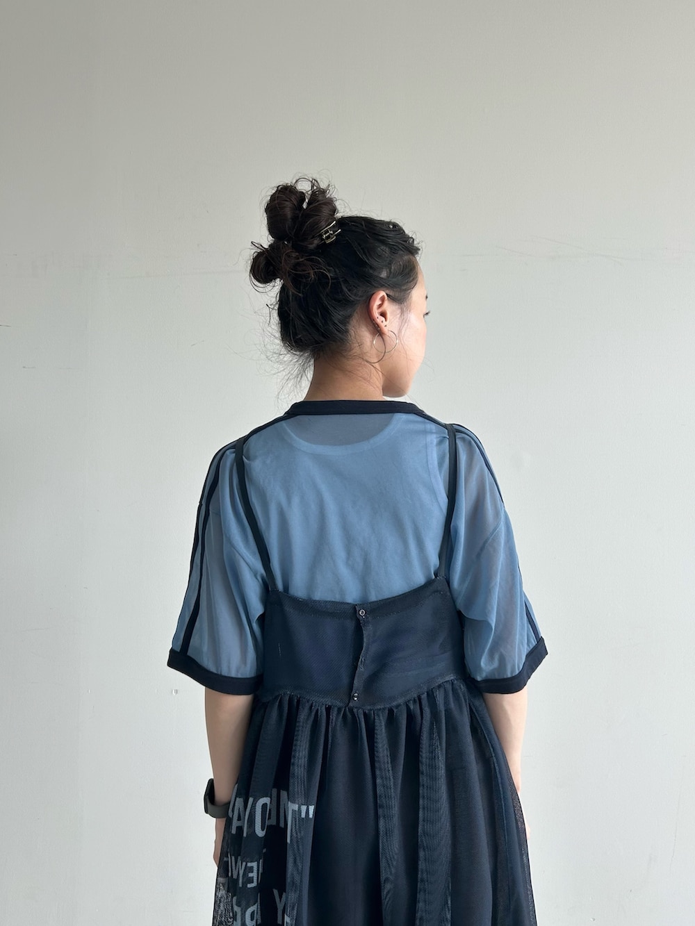 「いいね、save、フォローお願いします🤑、低身長、低身長コーデ、Tシャツ、ワンピース、ワンピーススタイル」｜「BEAMS BOYのポリエステル ウール トロピカル ワイド パンツ（スラックス、グレー系）」を使った、黒田 彩乃さん（骨格ストレート・レディース・153cm）の春コーディネートの5枚目の写真