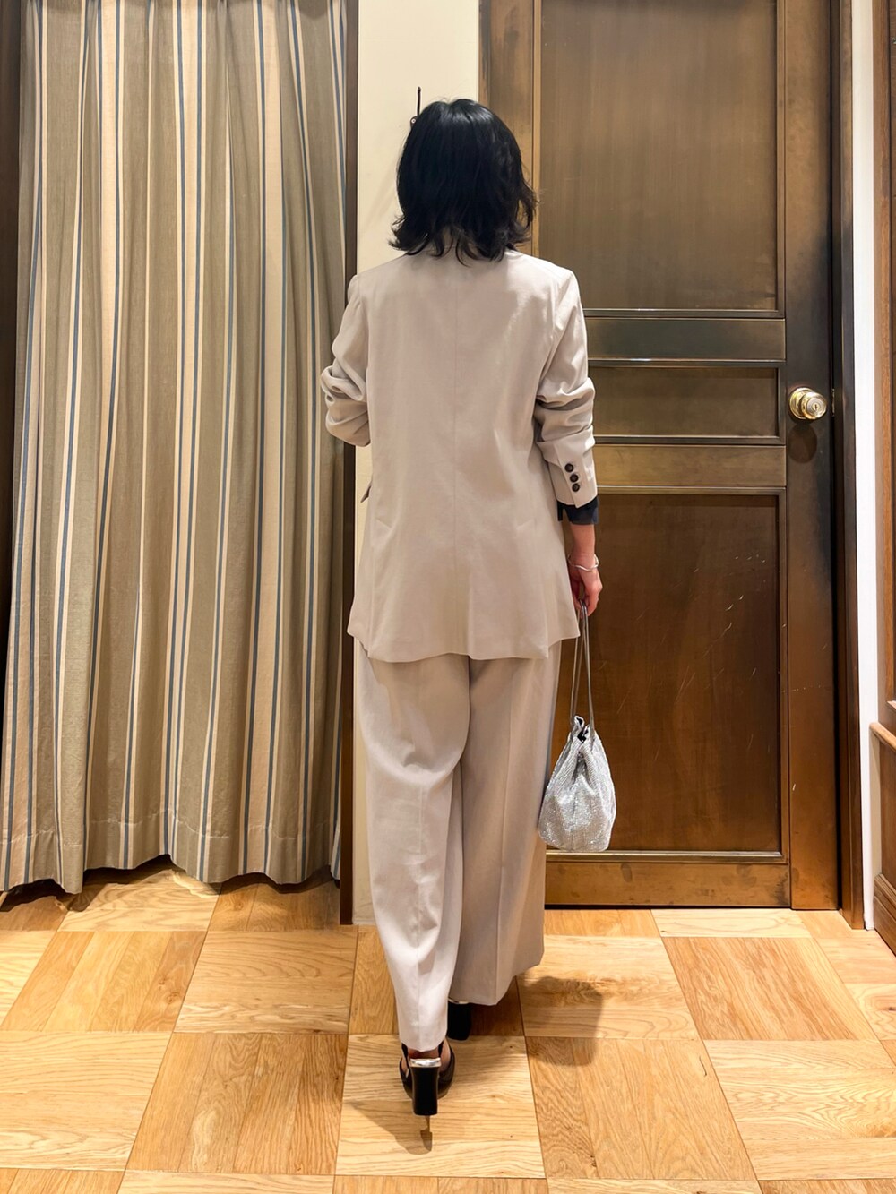 「テチチ(Te chichi)、春のNewスタイル、きれいめカジュアル、リネン、テーラードジャケット、パンツスタイル、ワイドパンツ、セットアップ、シルバーアクセサリー、メガネ女子、おしゃれさんと繋がりたい、いいね、save、フォローお願いします🤑」|「Te chichiのリネンブレンドダブルテーラードジャケット(セットアップ可)(ノーカラージャケット、ベージュ系)」を使った、さりーさん(骨格ストレート・レディース・157cm)の春コーディネートの4枚目の写真
