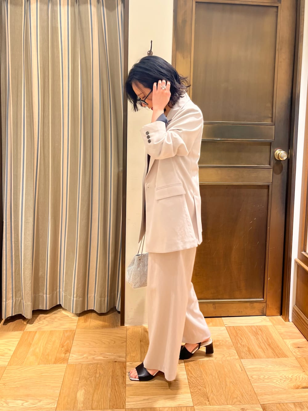 「テチチ(Te chichi)、春のNewスタイル、きれいめカジュアル、リネン、テーラードジャケット、パンツスタイル、ワイドパンツ、セットアップ、シルバーアクセサリー、メガネ女子、おしゃれさんと繋がりたい、いいね、save、フォローお願いします🤑」|「Te chichiのリネンブレンドダブルテーラードジャケット(セットアップ可)(ノーカラージャケット、ベージュ系)」を使った、さりーさん(骨格ストレート・レディース・157cm)の春コーディネートの3枚目の写真