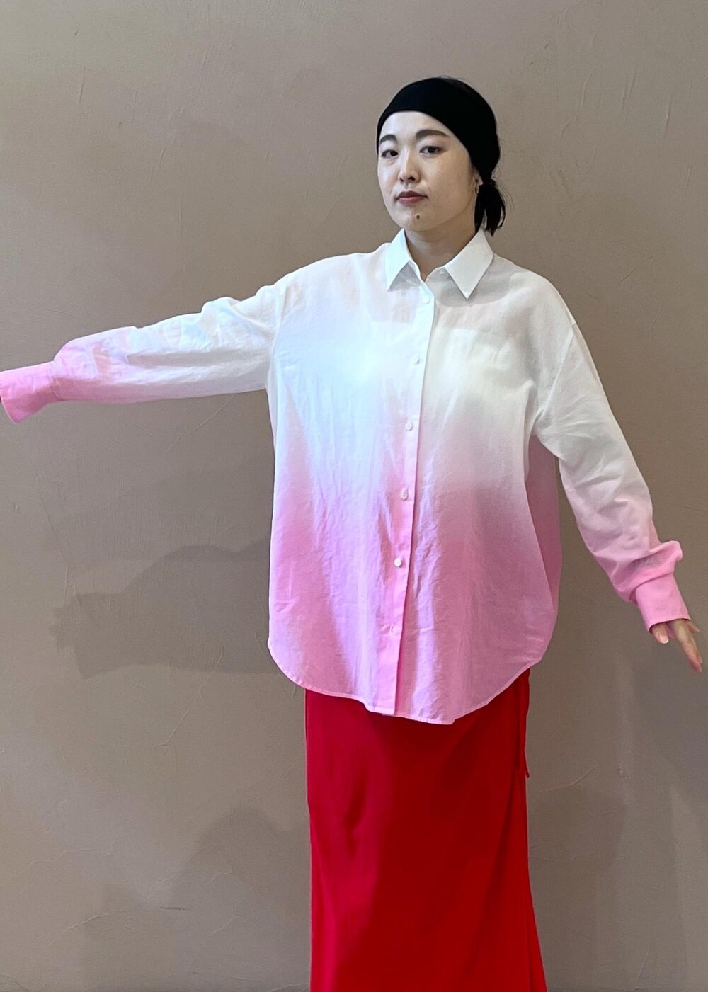 「今週のお値下げ_28w、SALON adam et ropé、ウェーブ、イエベ春、ノーマル、低身長、パンツ、スラックス、バッグ、ハンドバッグ、シューズ、サンダル、SBX55060、SHA45030、SHS35220」｜「SALON adam et rope'のヒールトングサンダル（サンダル、グレー系）」を使った、kinoさん（レディース・152cm）の夏コーディネートの7枚目の写真