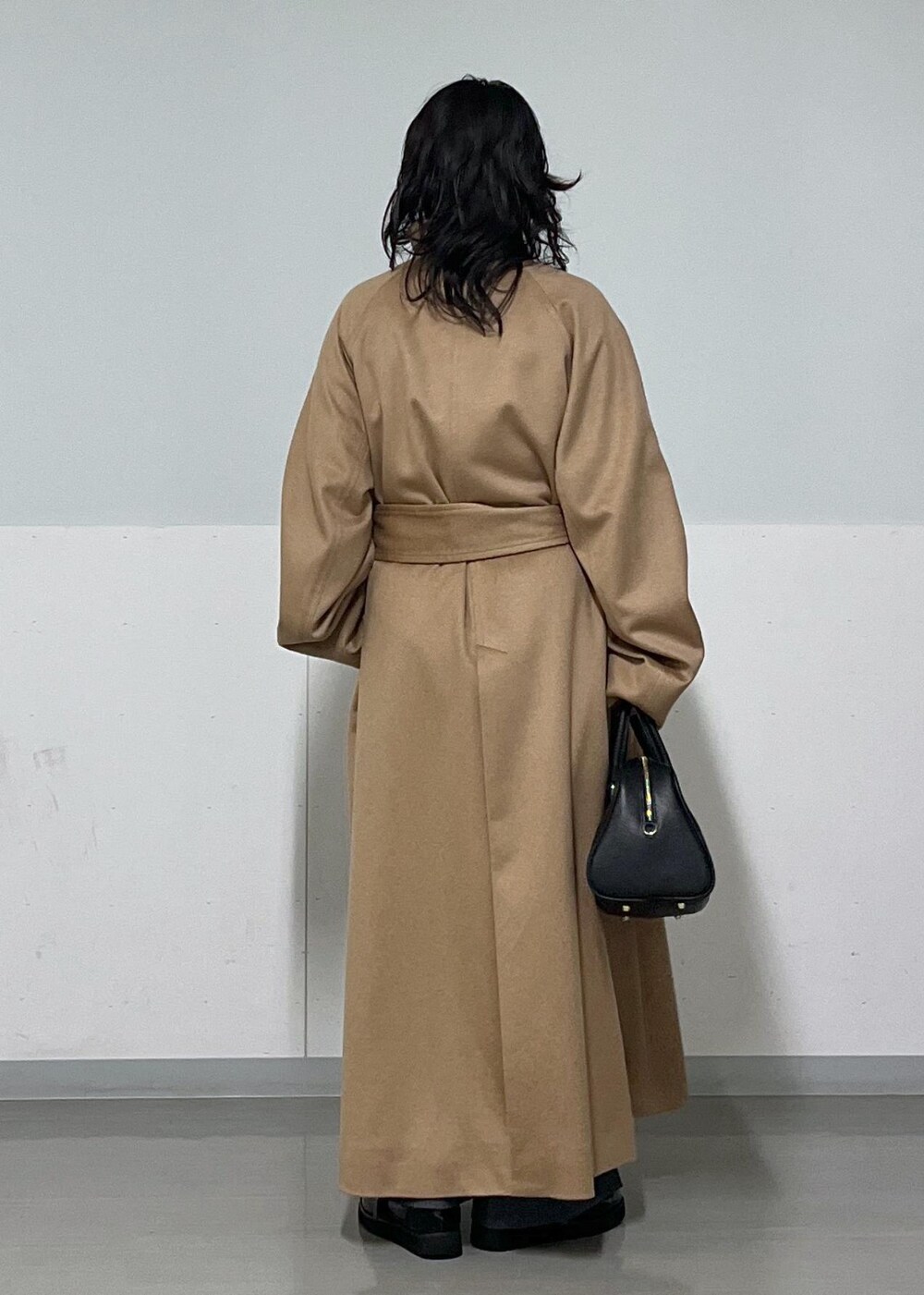 kinoさんの「ハイカウントフラノタックワイドパンツ/スラックス（SALON adam et rope'）」を使ったコーディネートの4枚目の写真