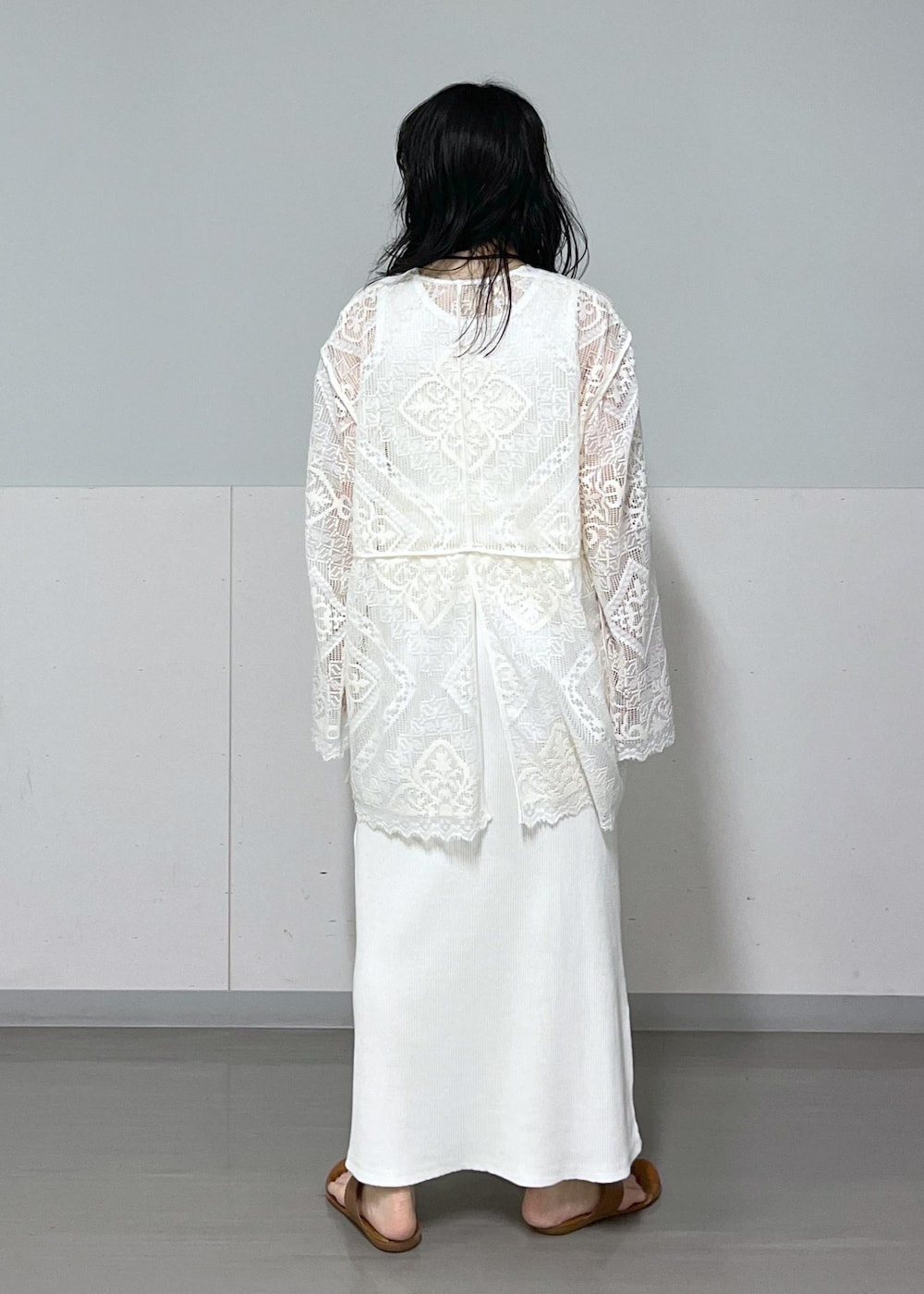 「レース、サロンアダムエロペ、SALON adam et ropé、24SS夏の新作、低身長、骨格ウェーブ、イエベ、きれいめカジュアル、セットアップ対応、春ファッション、夏ファッション」｜「SALON adam et rope'のスカラップレースジャケット/ガウン カーディガン（ノーカラージャケット、ホワイト系）」を使った、kinoさん（レディース・152cm）の夏コーディネートの5枚目の写真