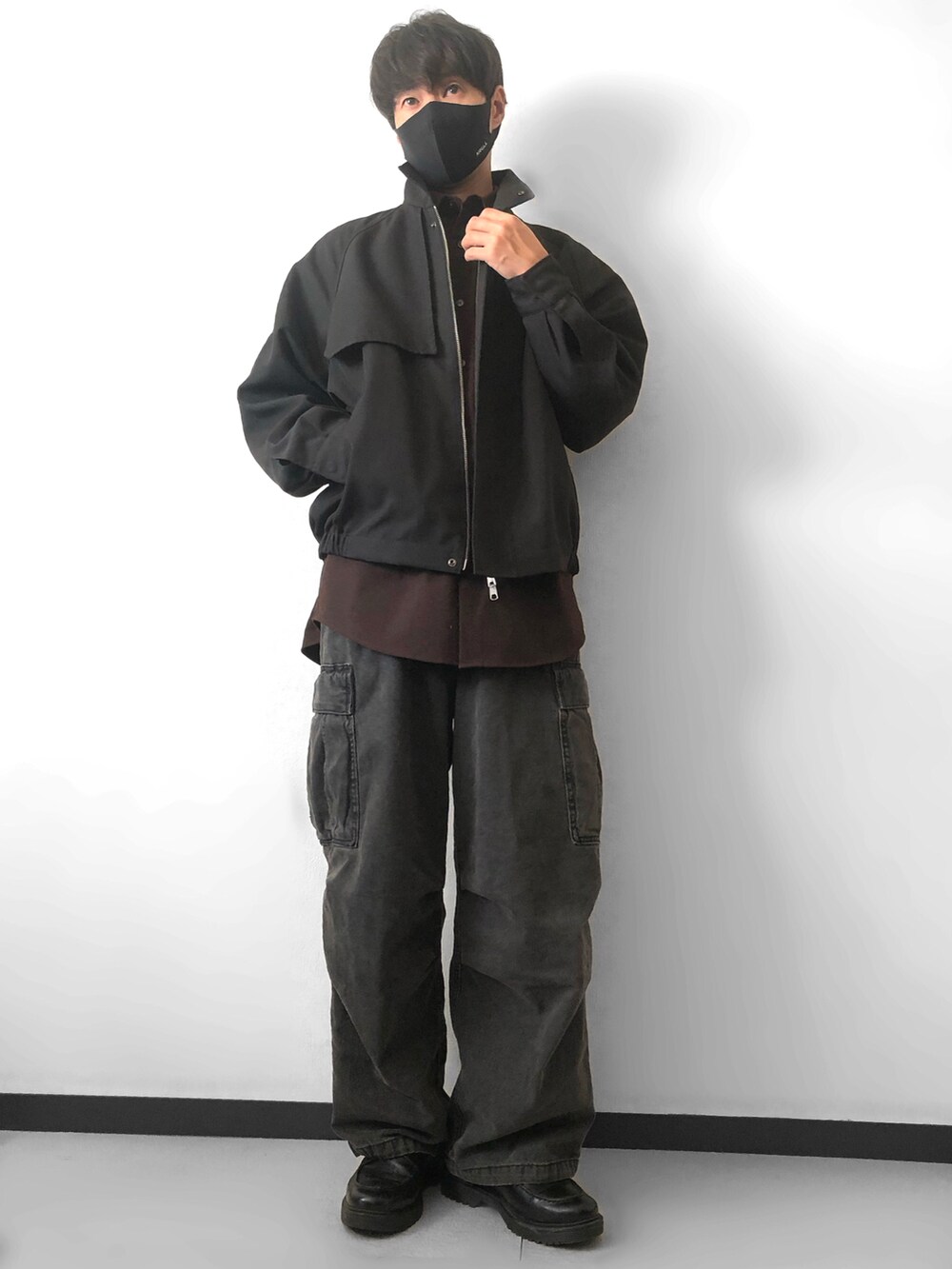 「大人カジュアル、新星WEARISTAにエントリー、ワイドパンツ、プチプラコーデ、WYM、カーゴパンツ、着回しコーデ、シンプルコーデ、冬コーデ、ダークトーンコーデ、シャツコーデ、厚底シューズ、GU、40代ファッション」｜「WYM LIDNMのMILITARY STAND HI TWISTED GABA BLOUSON SET-UP（ブルゾン、ブラック系）」を使った、takeさん（メンズ・173cm）の冬コーディネートの2枚目の写真