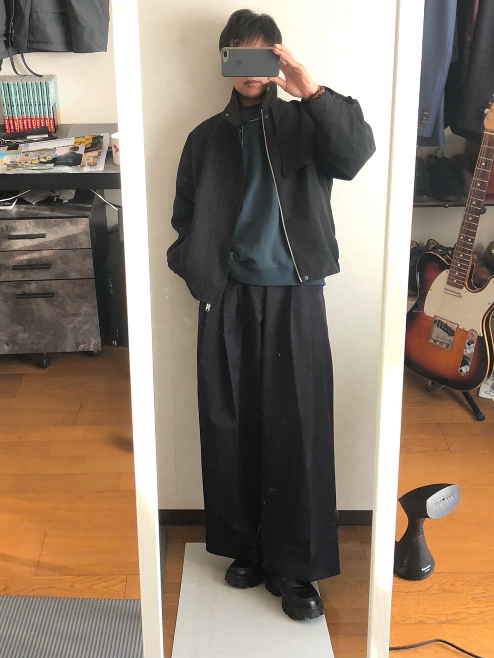「春服デビュー宣言、プチプラ、大人カジュアル、オーバーサイズ、GU and beautiful people、ワイドパンツ、WYM、GU、ミリタリー、ブラック、きれいめカジュアル」｜「WYM LIDNMのMILITARY STAND HI TWISTED GABA BLOUSON SET-UP（ブルゾン、ブラック系）」を使った、takeさん（メンズ・173cm）の春コーディネートの3枚目の写真