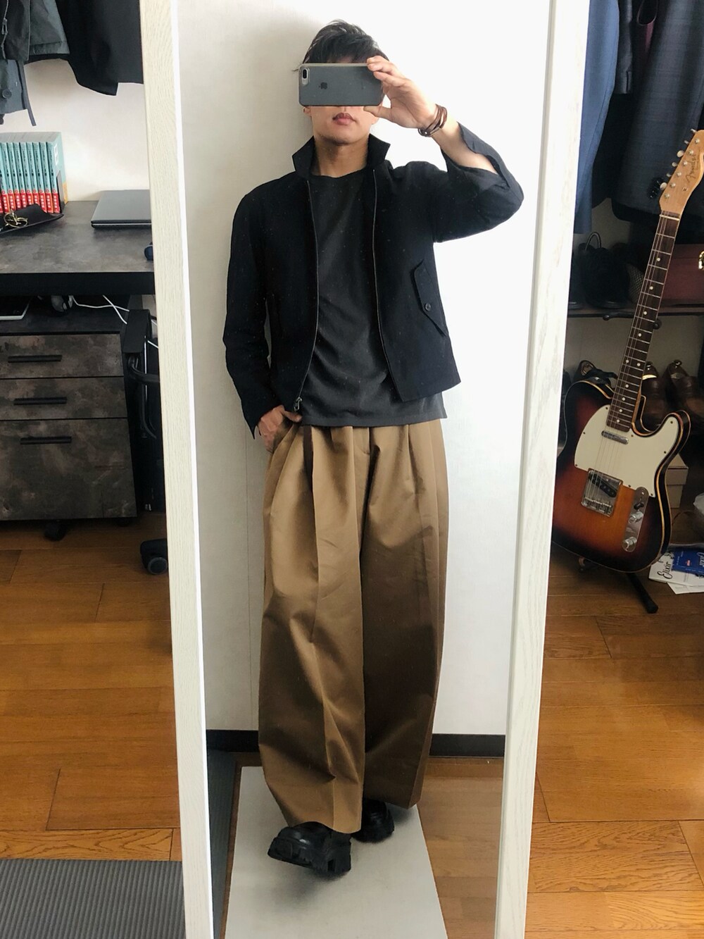 「大人カジュアル、春服デビュー宣言、シンプルコーデ、春コーデ、スウィングトップ、GU、UNIQLO、ユニクロ、nano・universe、guandbeautifulpeople、ワイドパンツ、春ニット、厚底シューズ」｜「DIPTYQUEのDIPTYQUE / "ヴェチヴェリオ" オードトワレ 50ml（香水、その他）」を使った、takeさん（メンズ・173cm）の春コーディネートの2枚目の写真